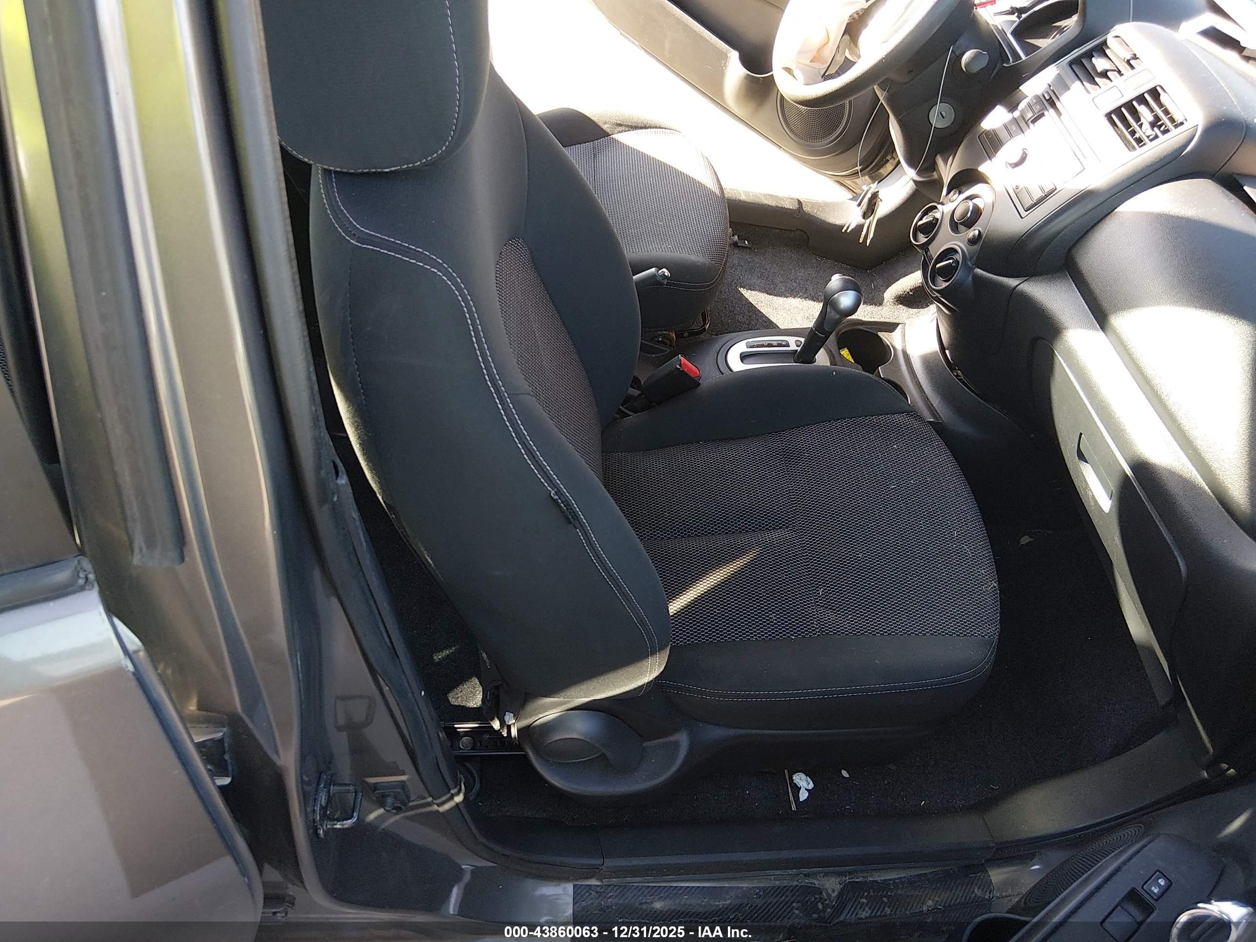 NISSAN VERSA image 5