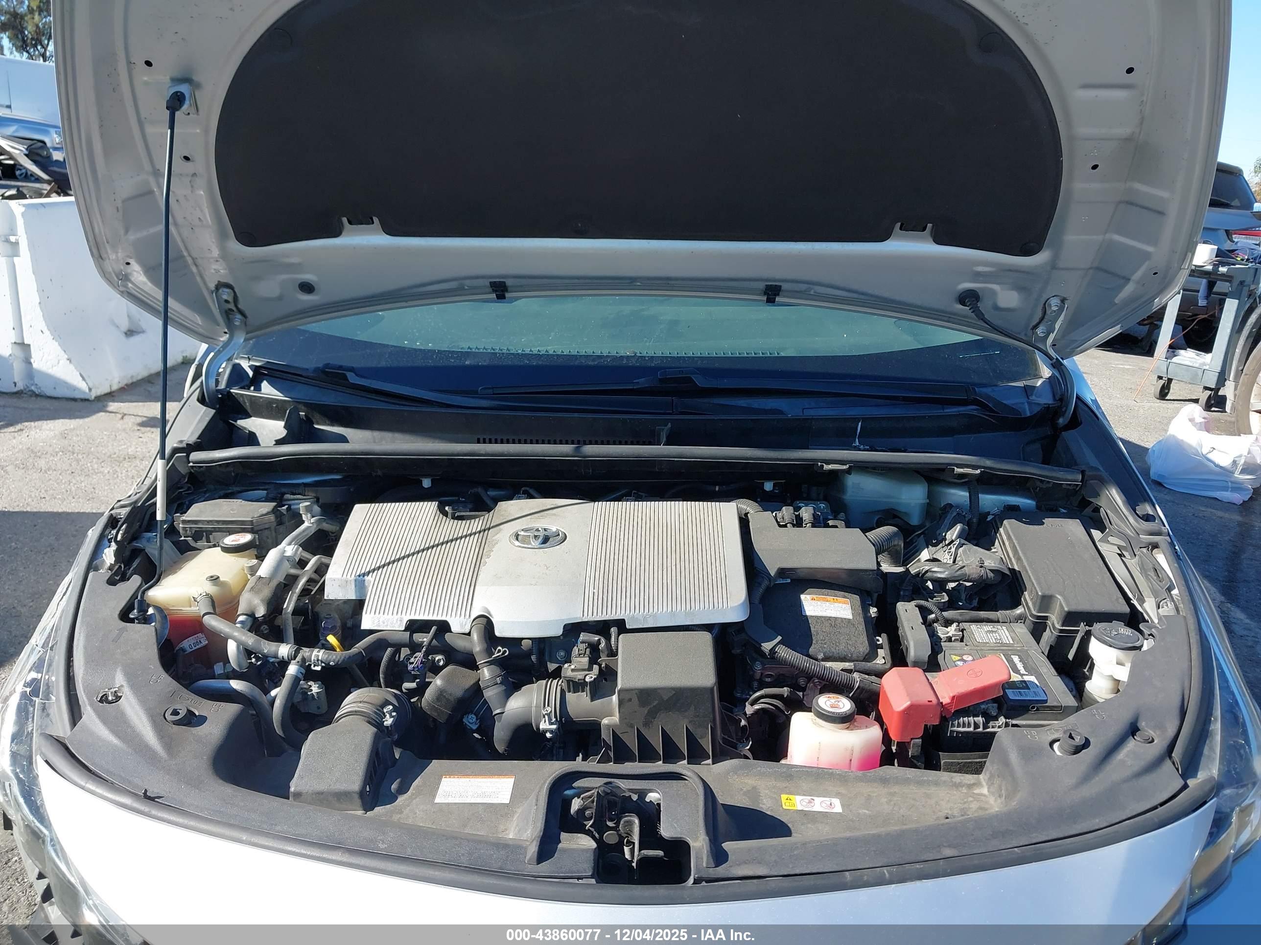 TOYOTA PRIUS image 10