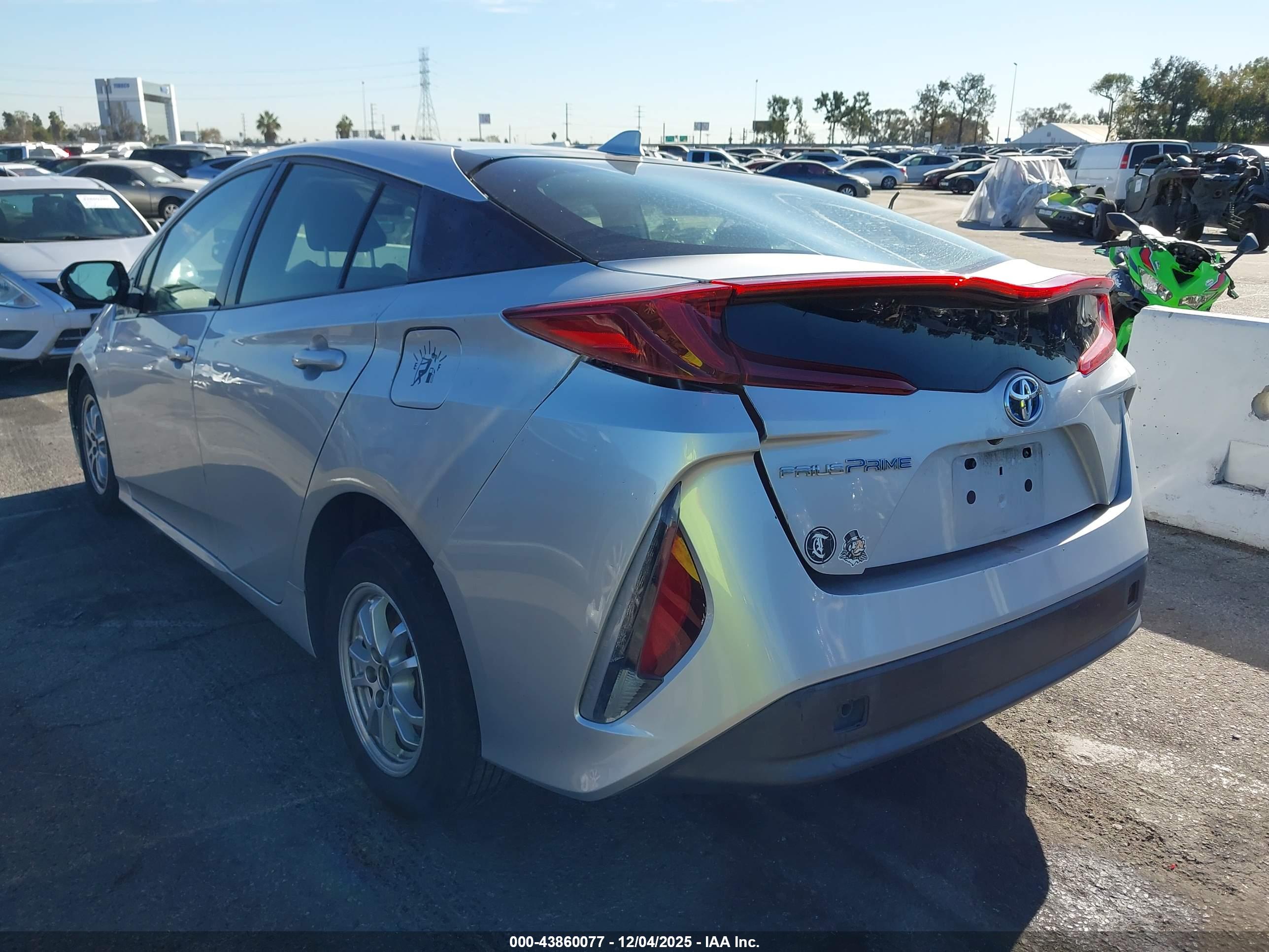 TOYOTA PRIUS image 3