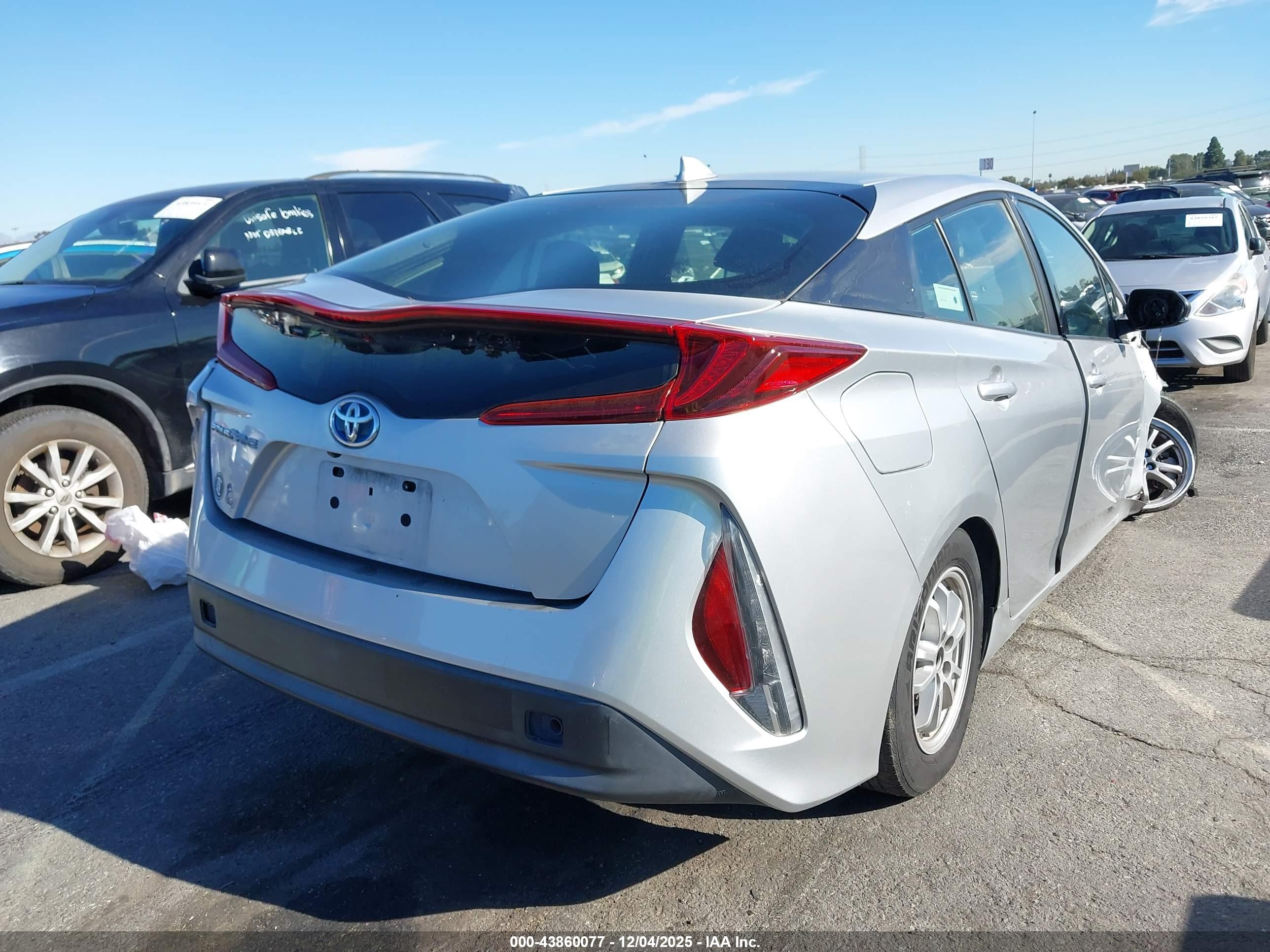 TOYOTA PRIUS image 4