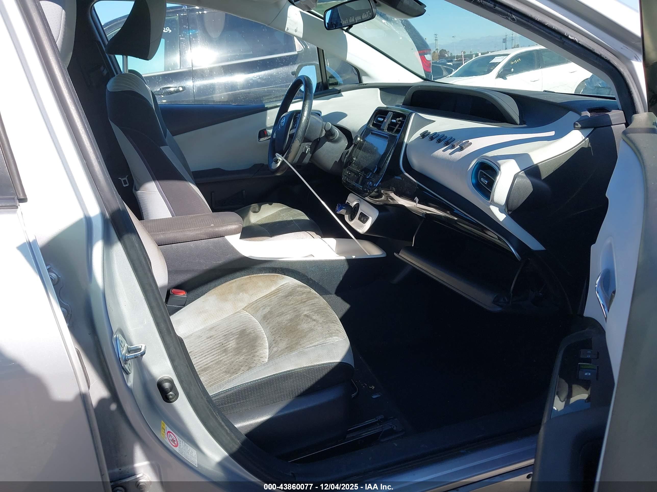 TOYOTA PRIUS image 5