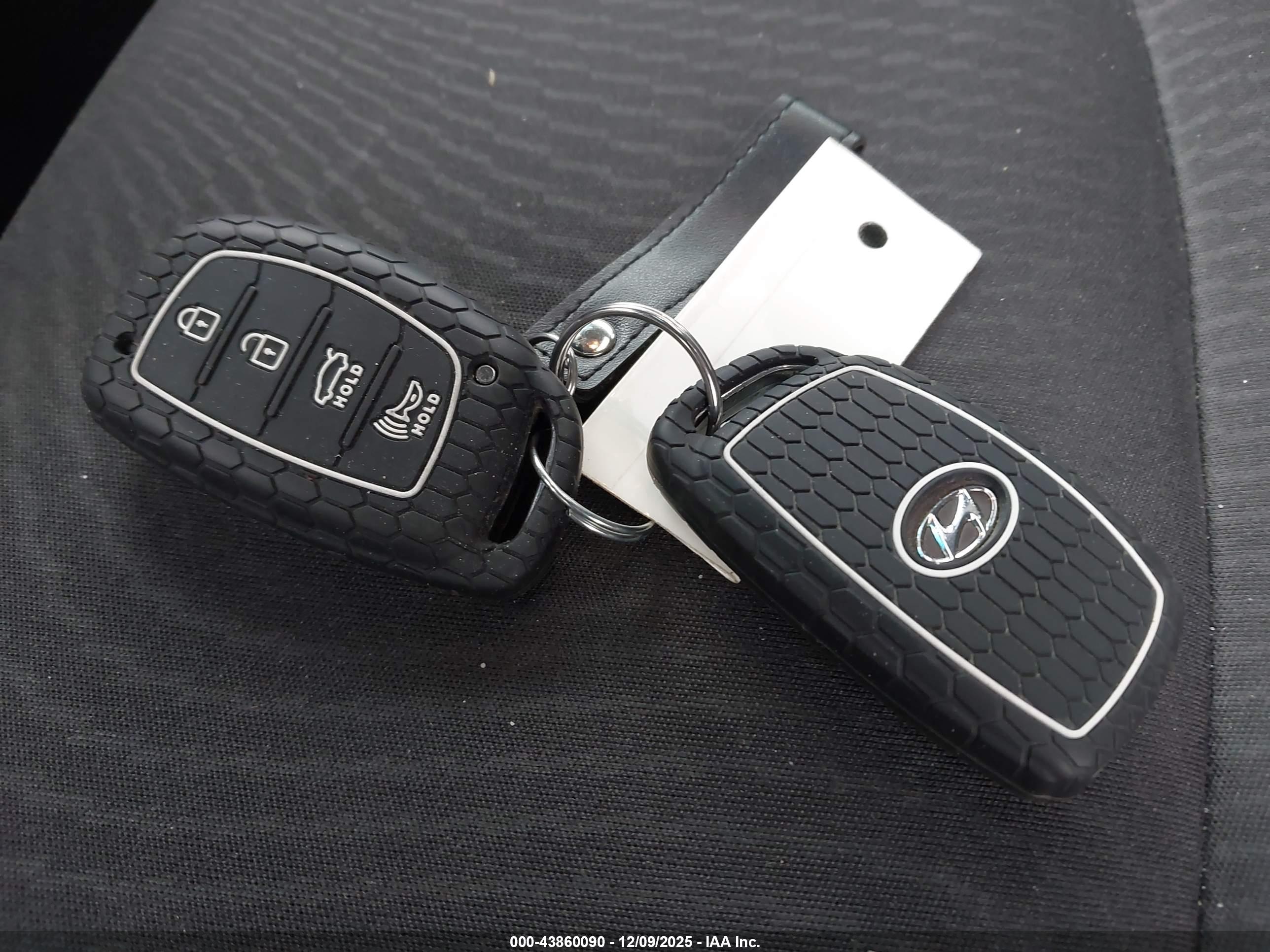 HYUNDAI ELANTRA image 11