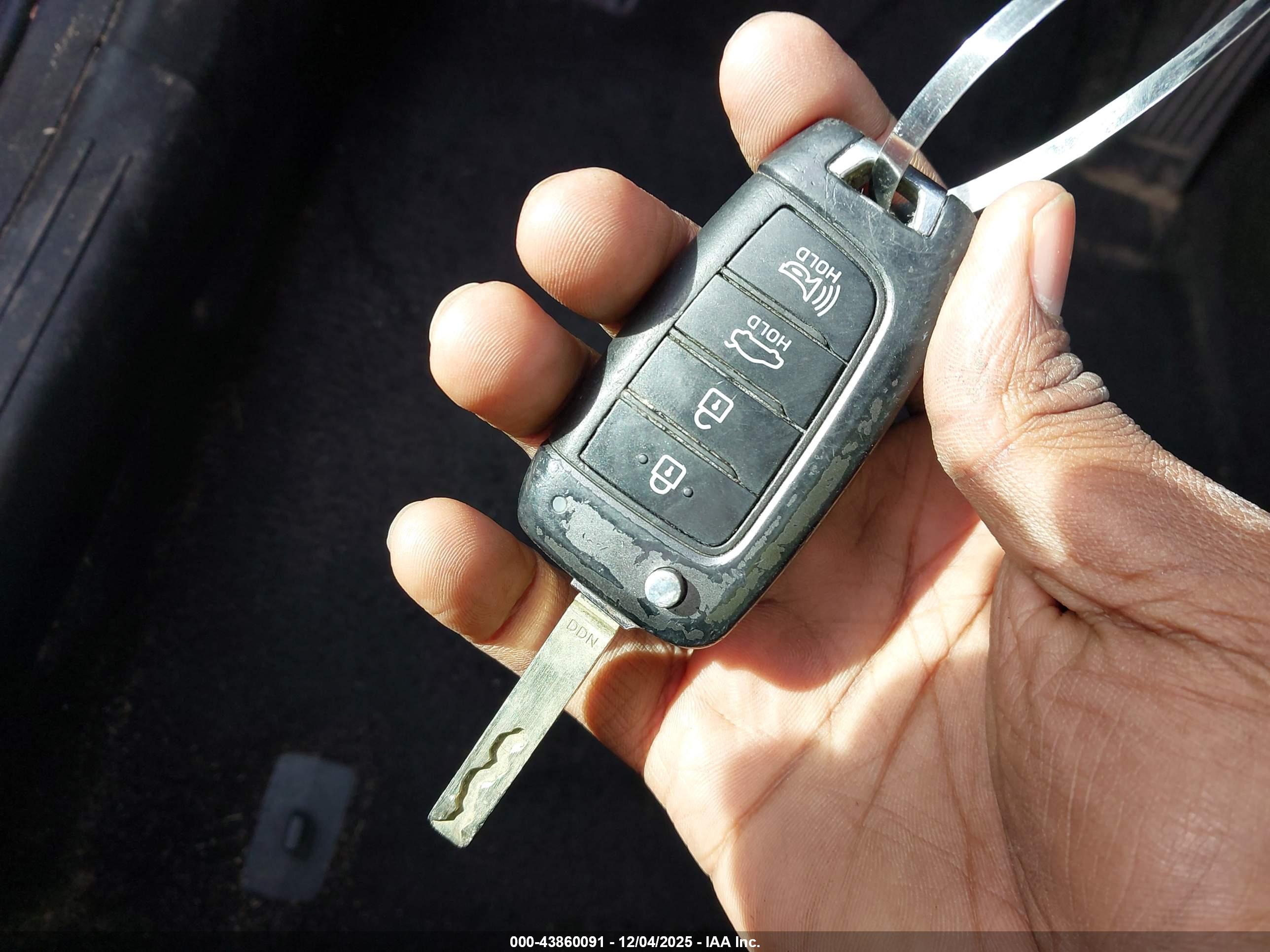 HYUNDAI SONATA image 11