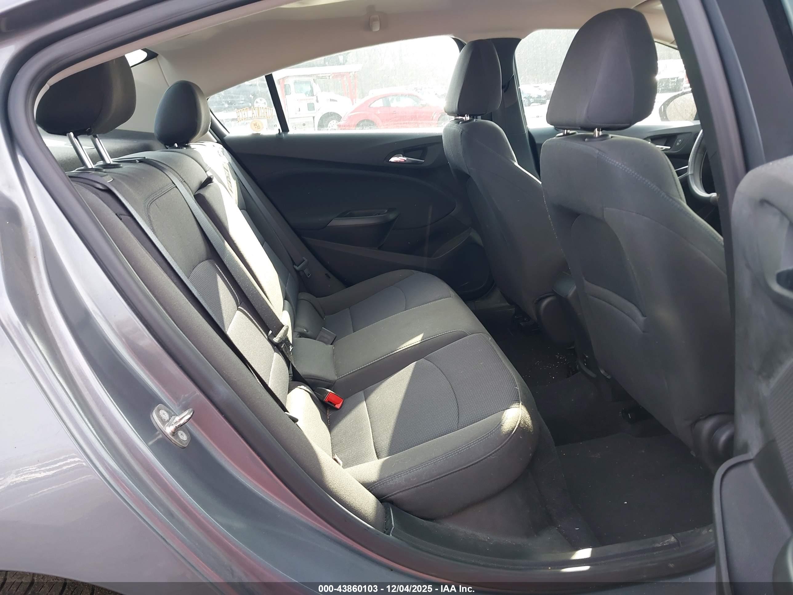 CHEVROLET CRUZE image 8