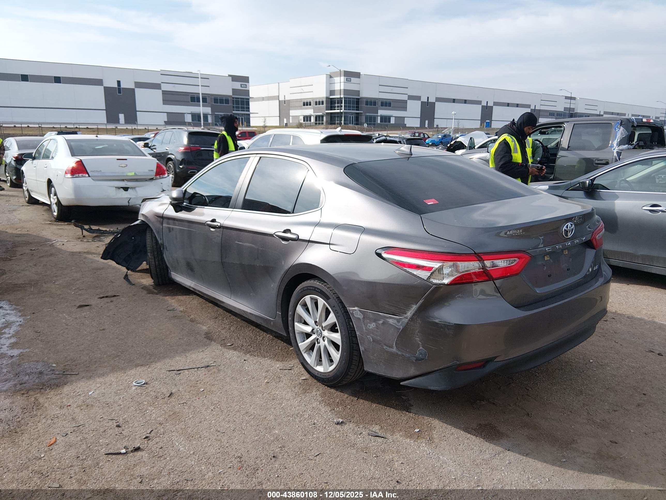 TOYOTA CAMRY image 3