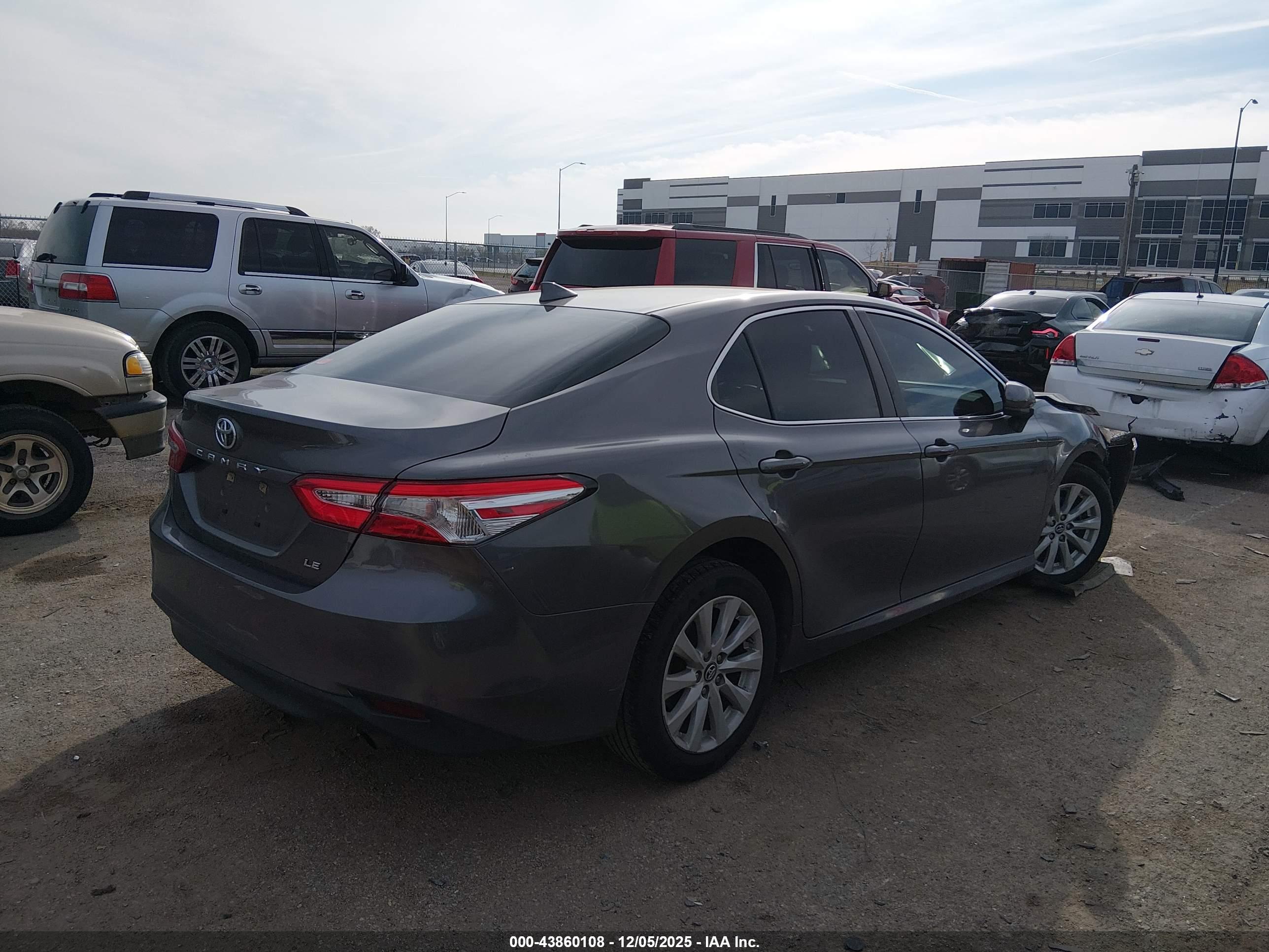 TOYOTA CAMRY image 4
