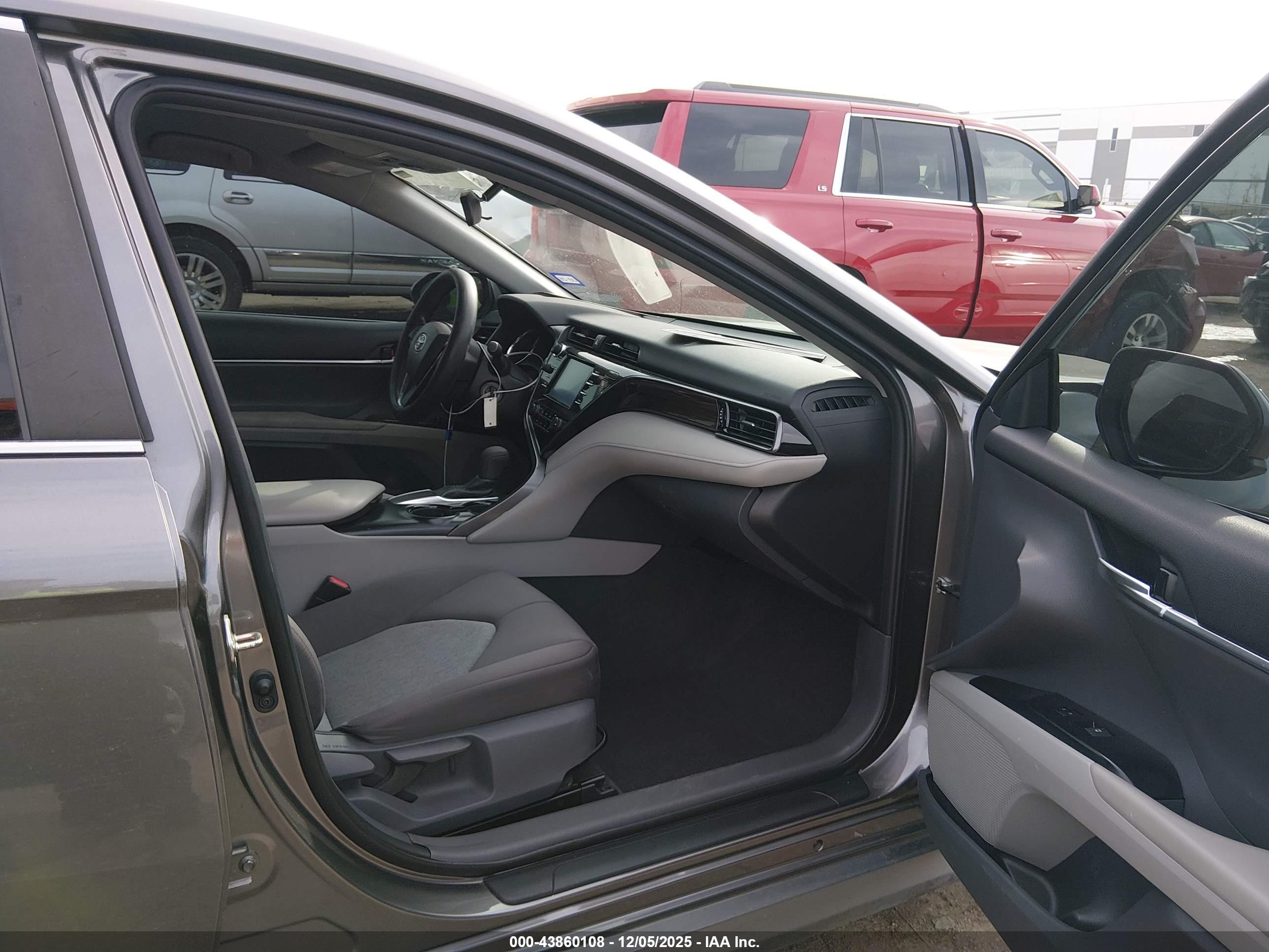 TOYOTA CAMRY image 5