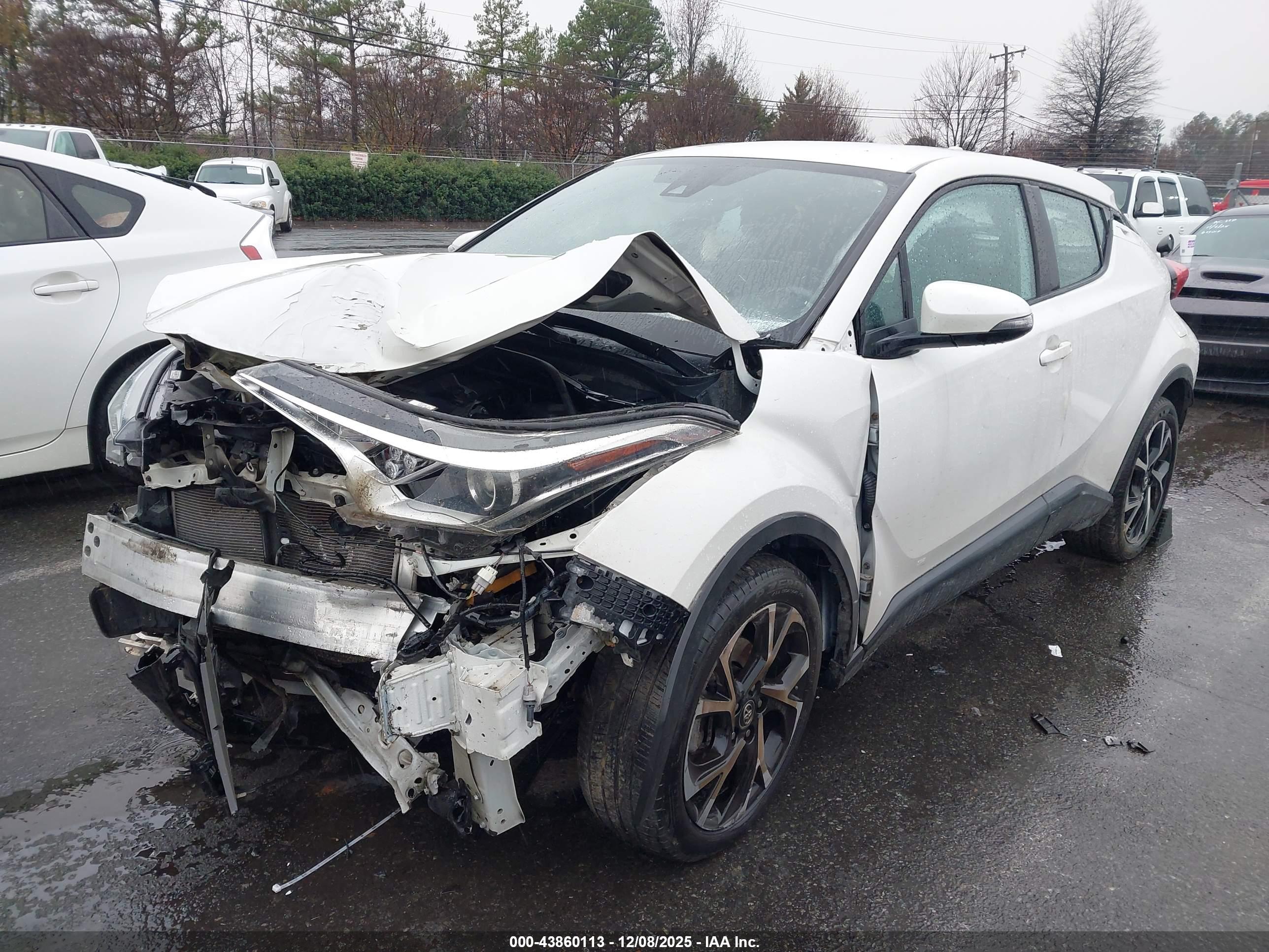 TOYOTA C-HR image 2