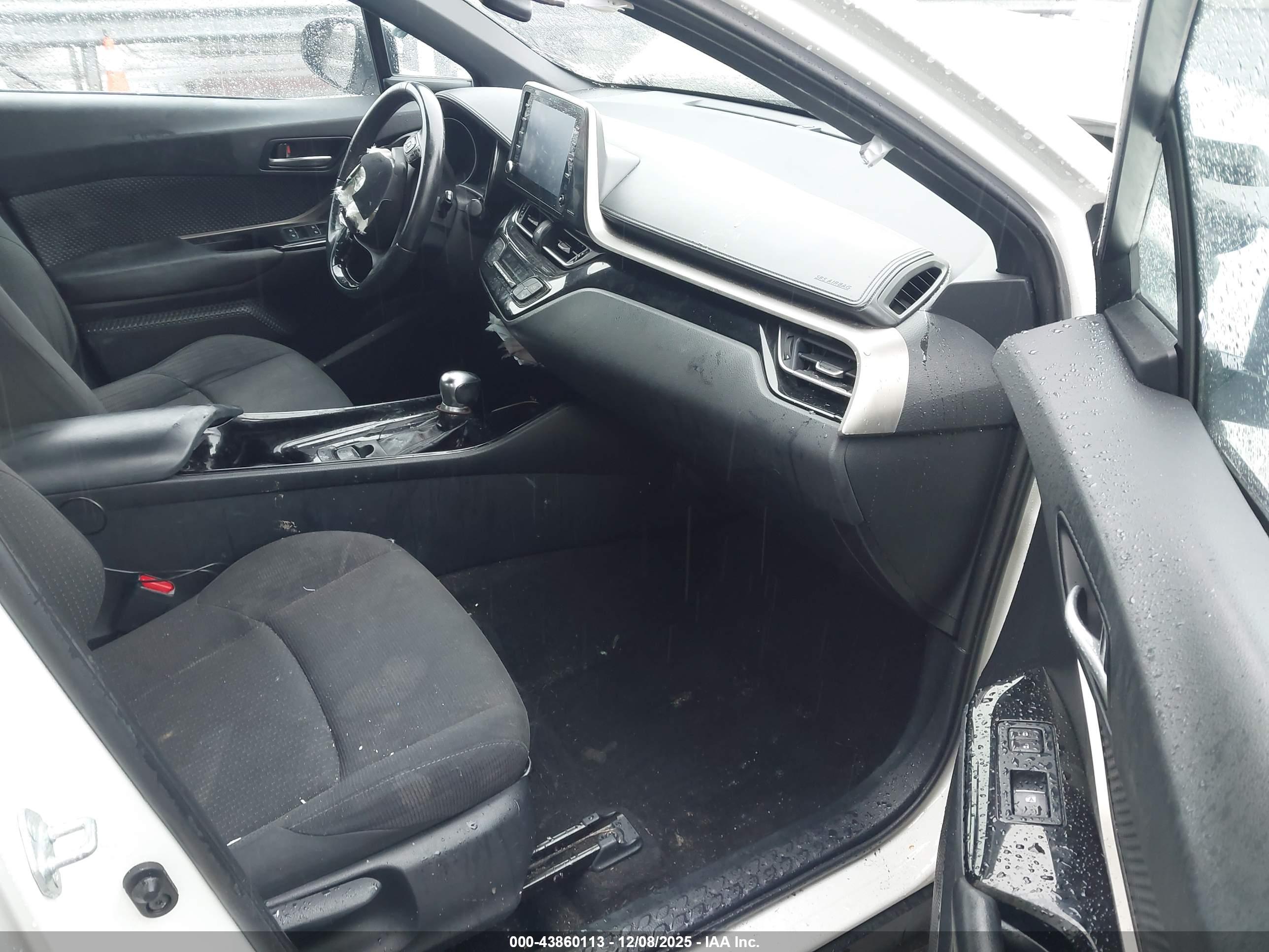 TOYOTA C-HR image 5