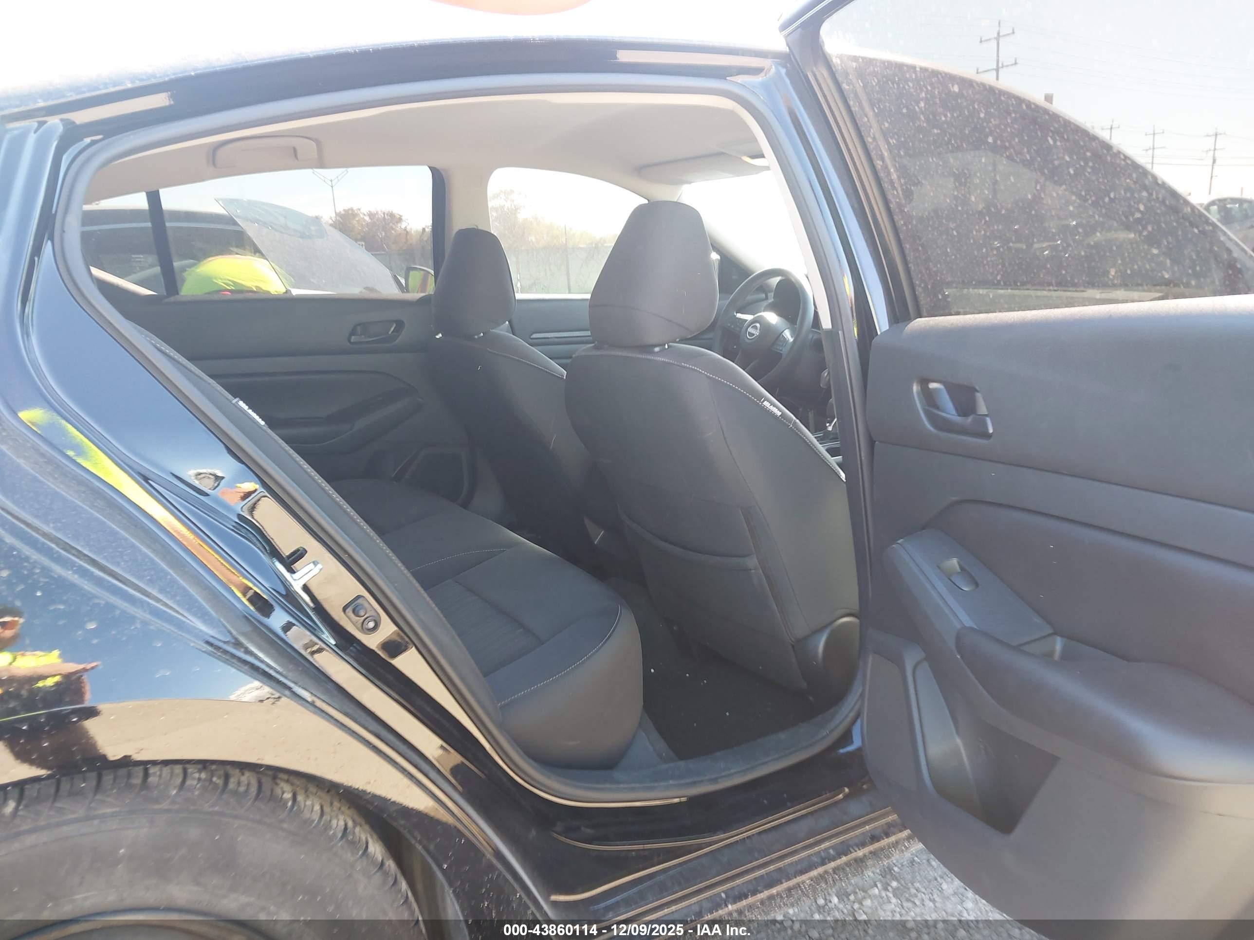 NISSAN ALTIMA image 8
