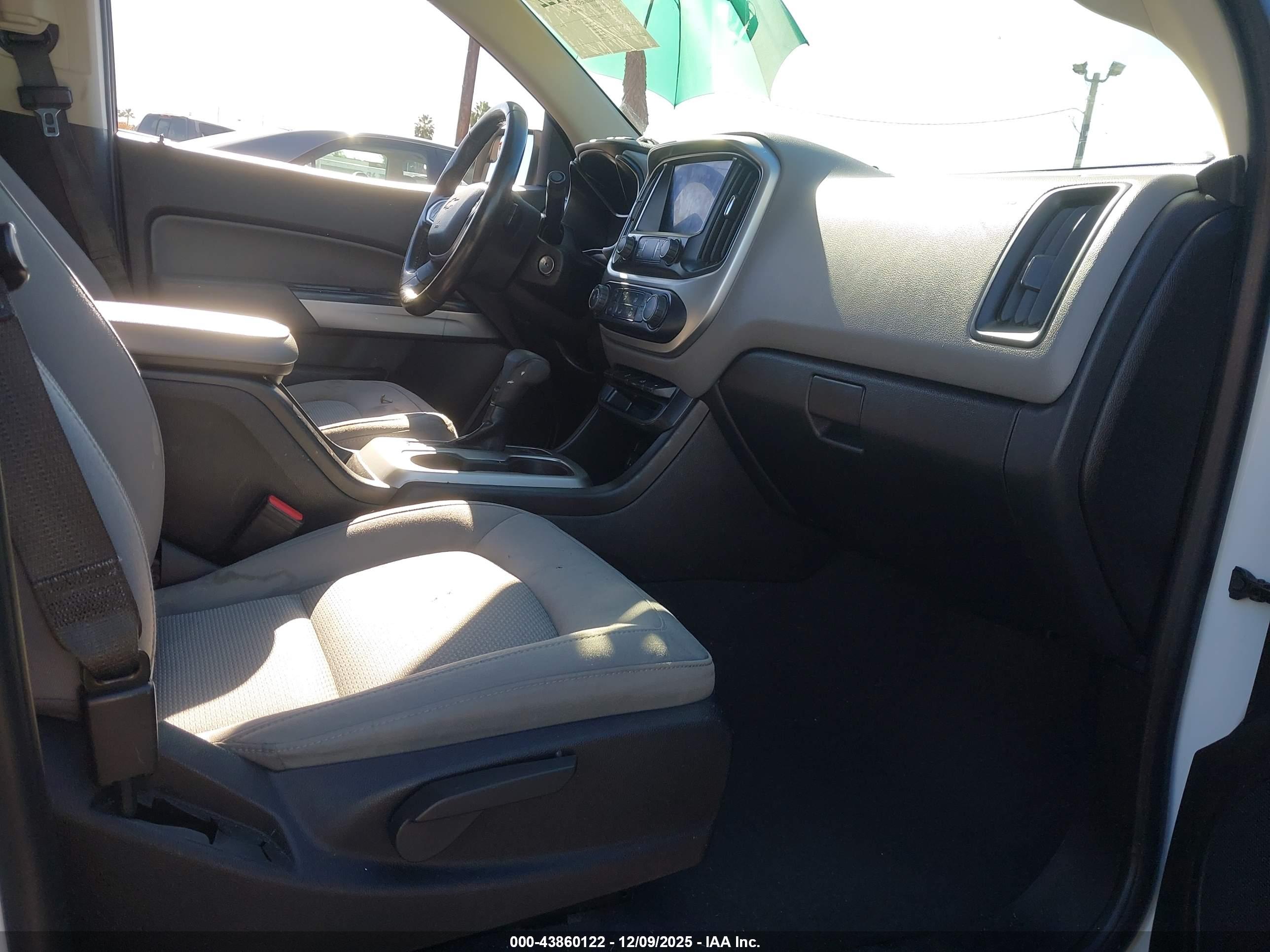 CHEVROLET COLORADO image 5