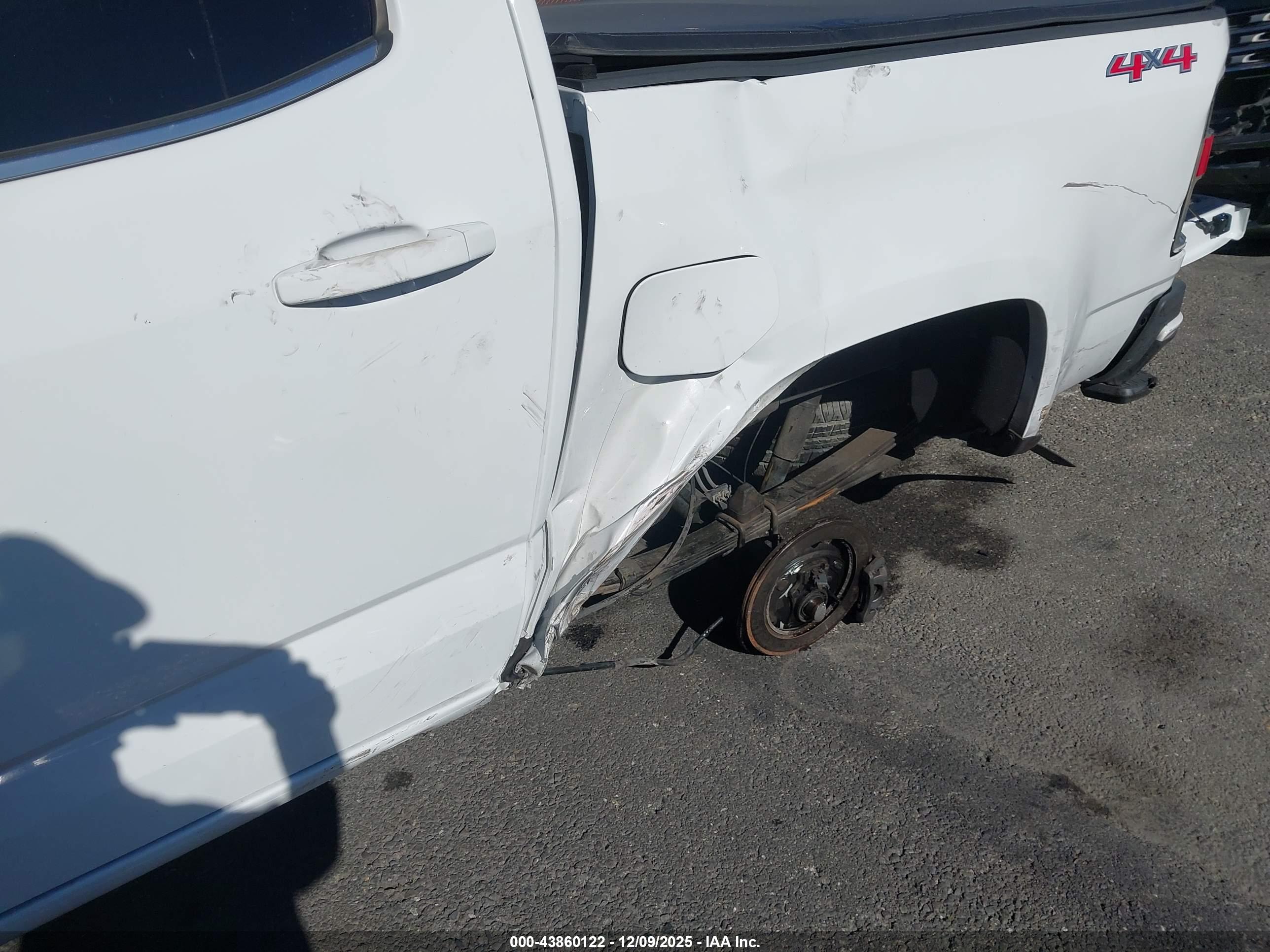 CHEVROLET COLORADO image 6