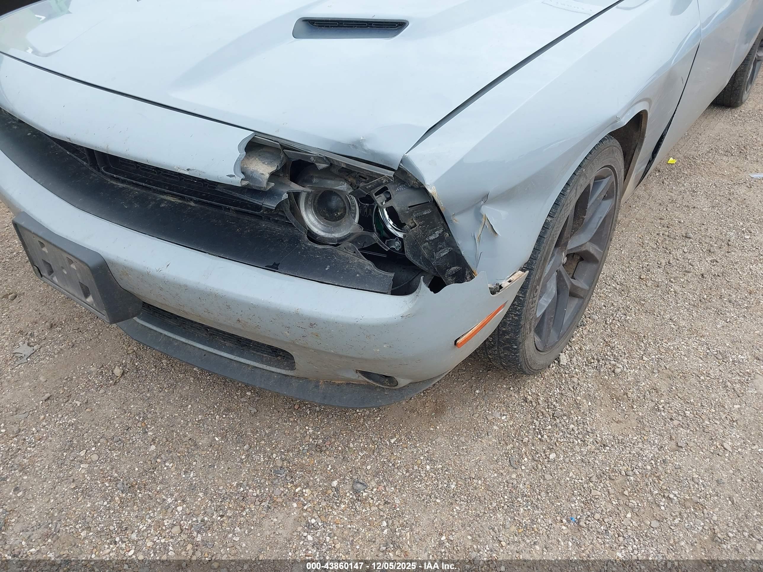 DODGE CHALLENGER image 6