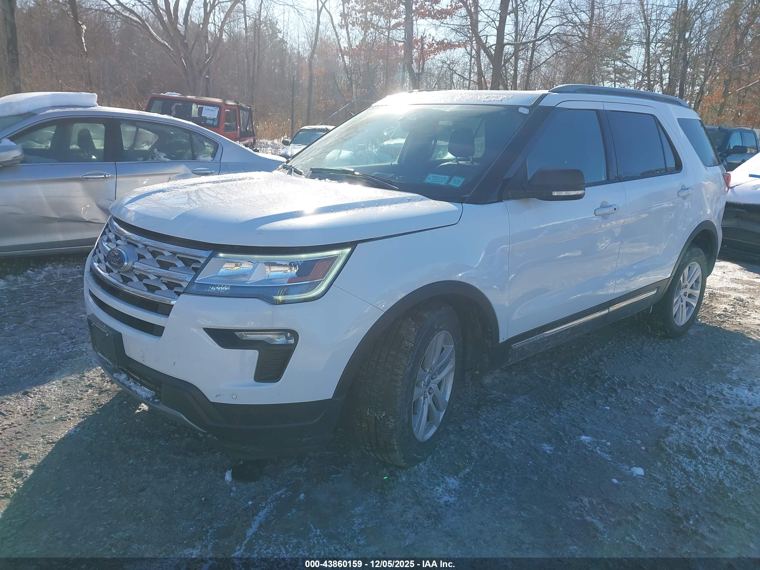 FORD EXPLORER image 2