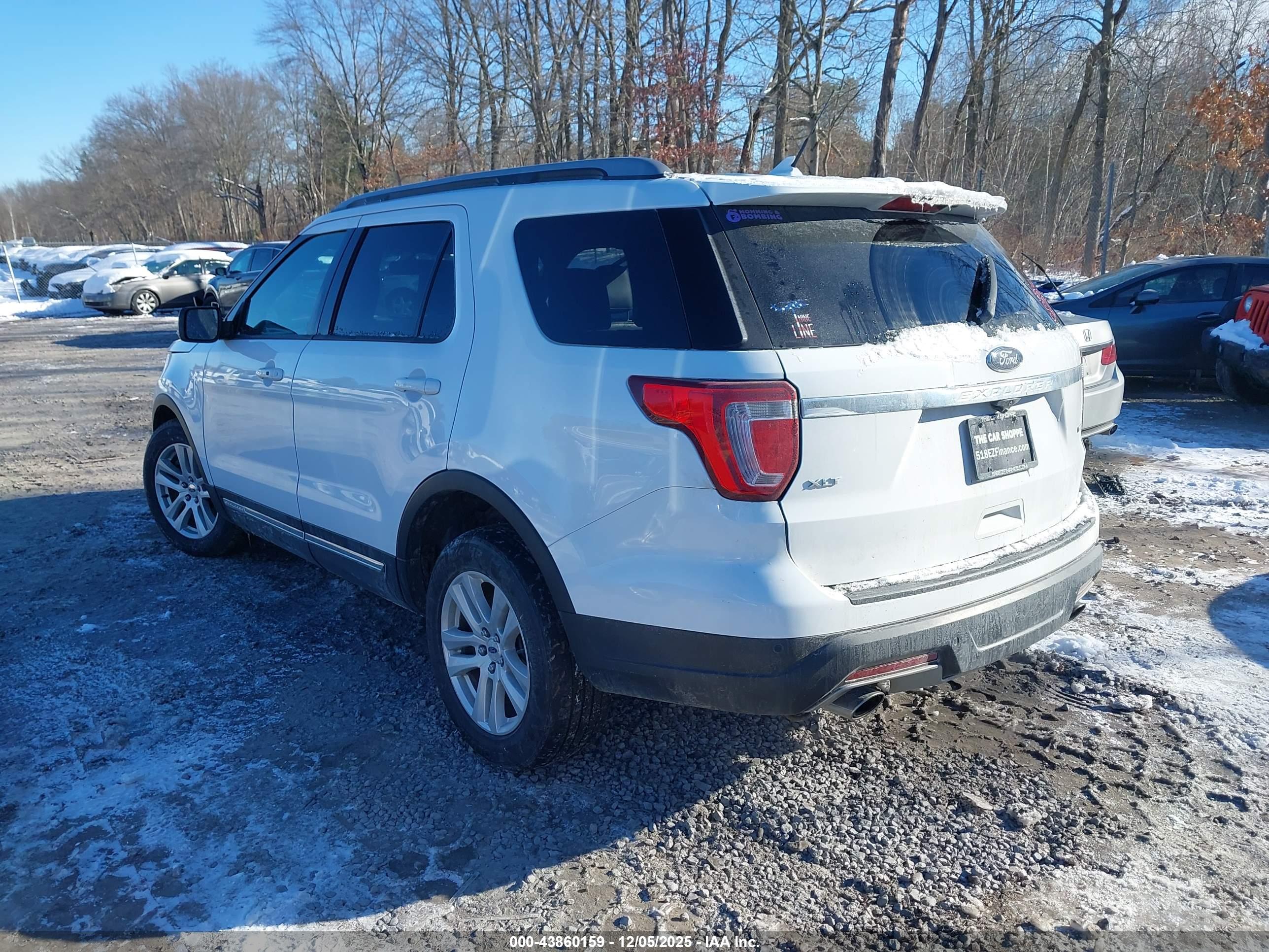 FORD EXPLORER image 3