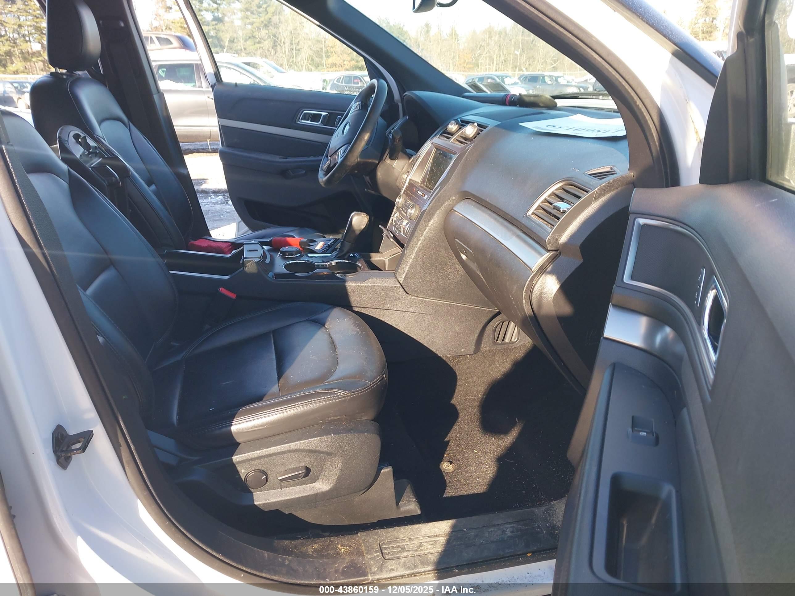 FORD EXPLORER image 5