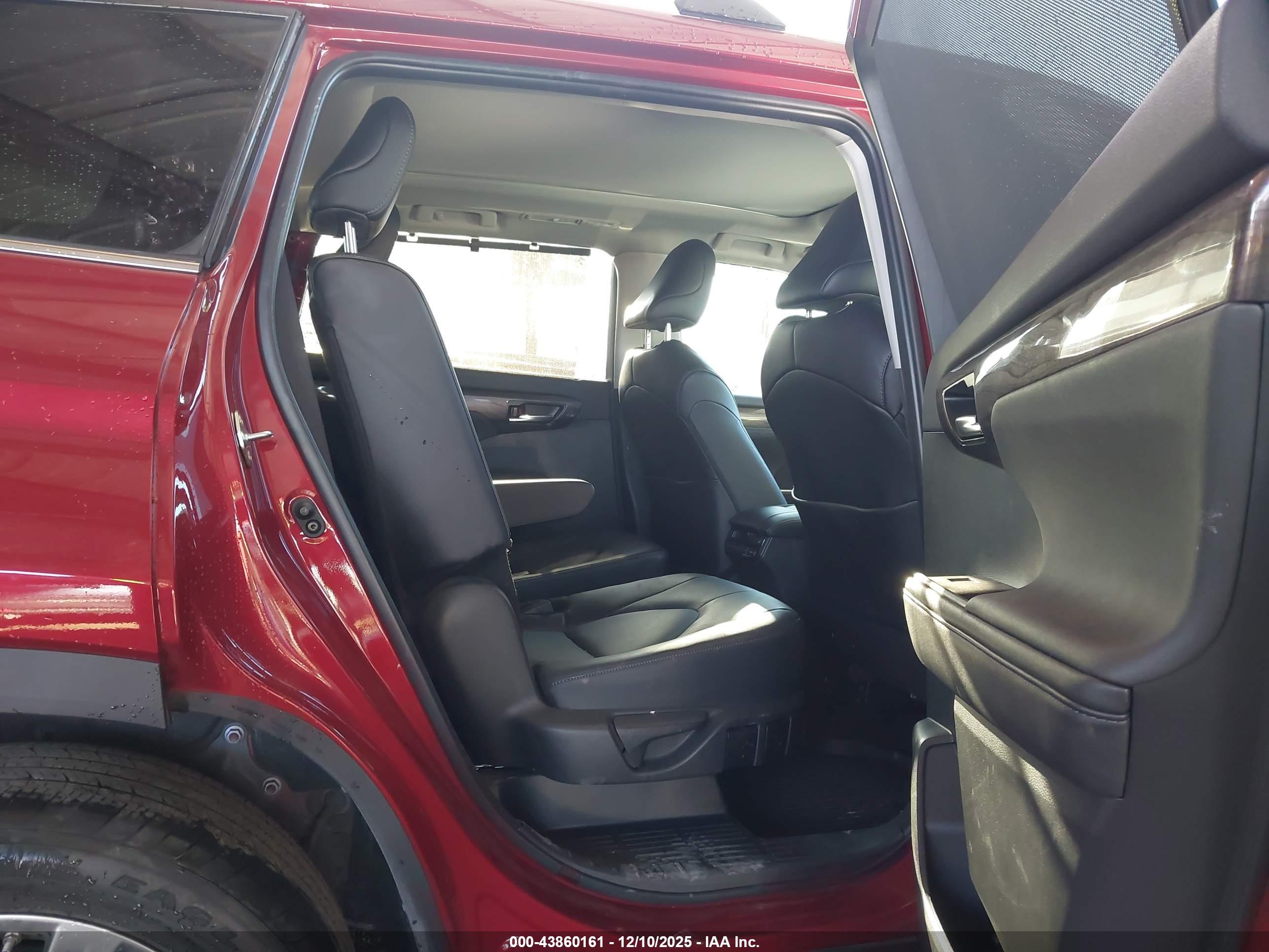 TOYOTA HIGHLANDER image 8