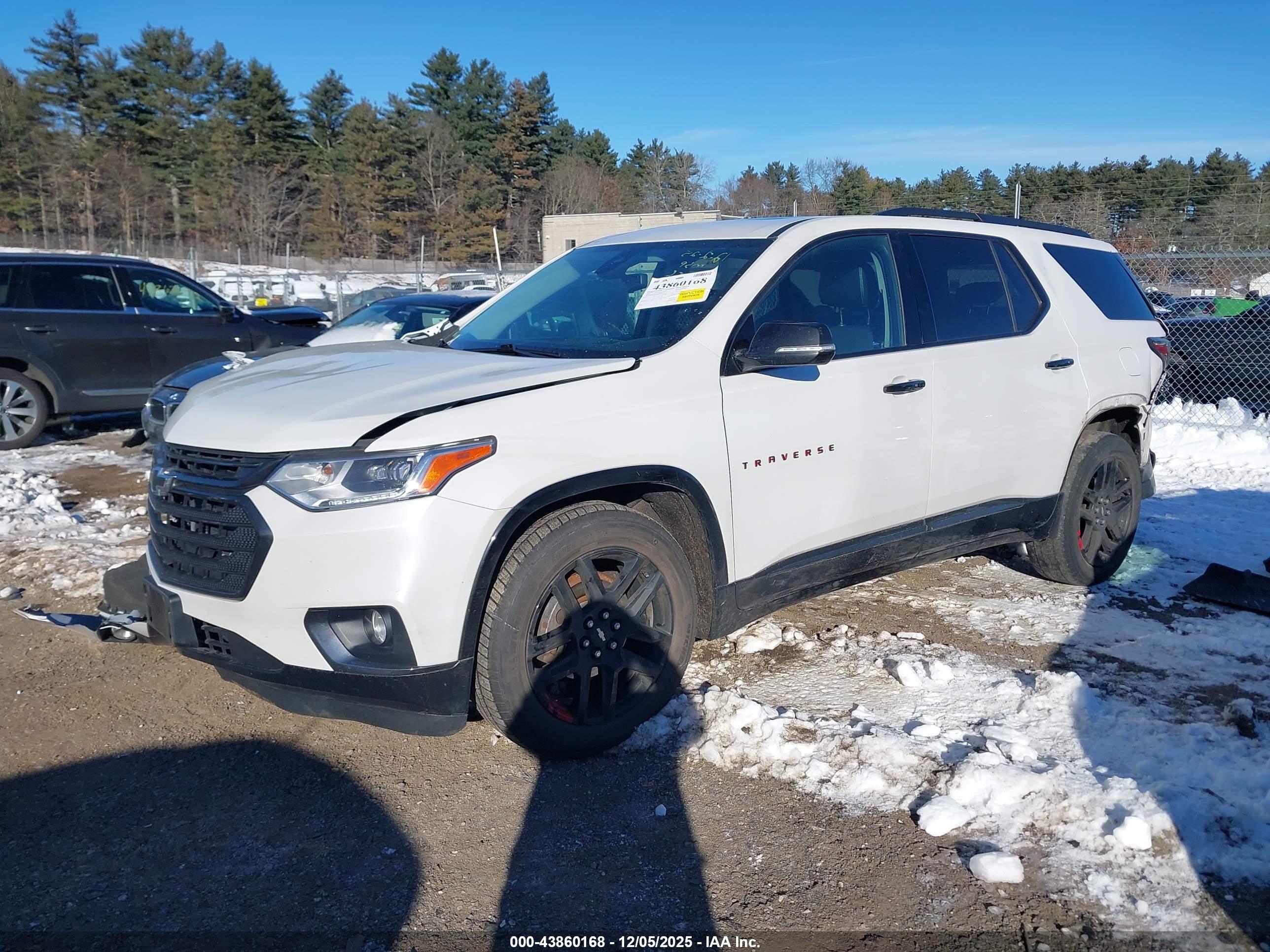 CHEVROLET TRAVERSE image 2