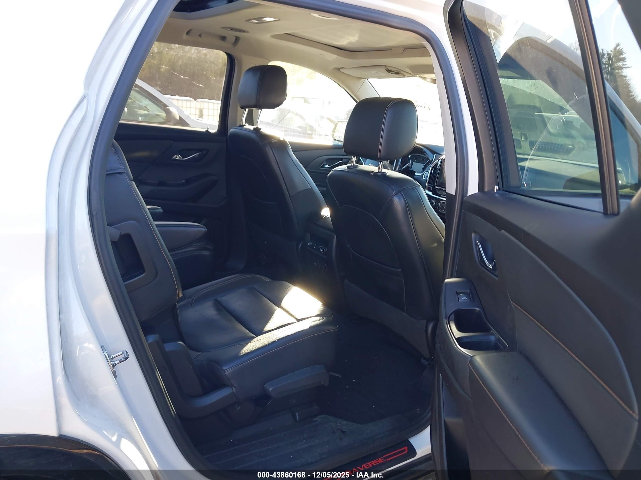 CHEVROLET TRAVERSE image 8