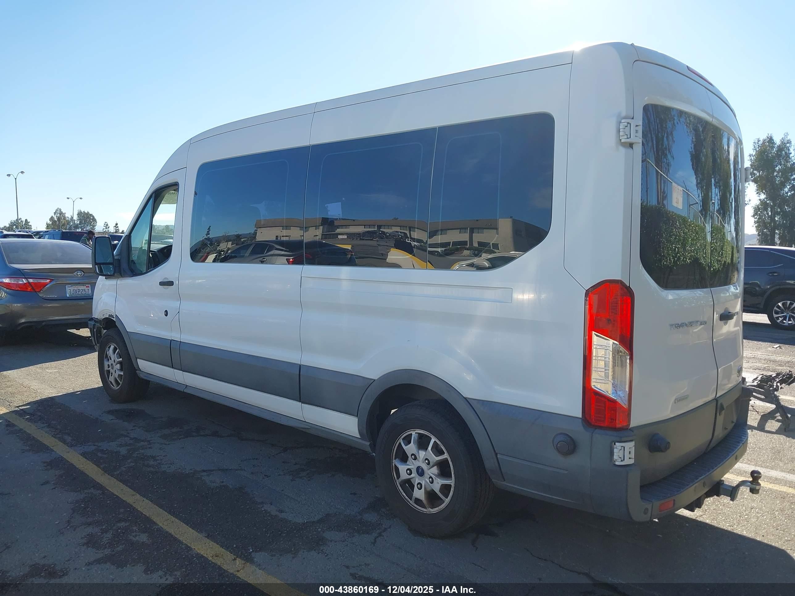 FORD TRANSIT-350 image 3