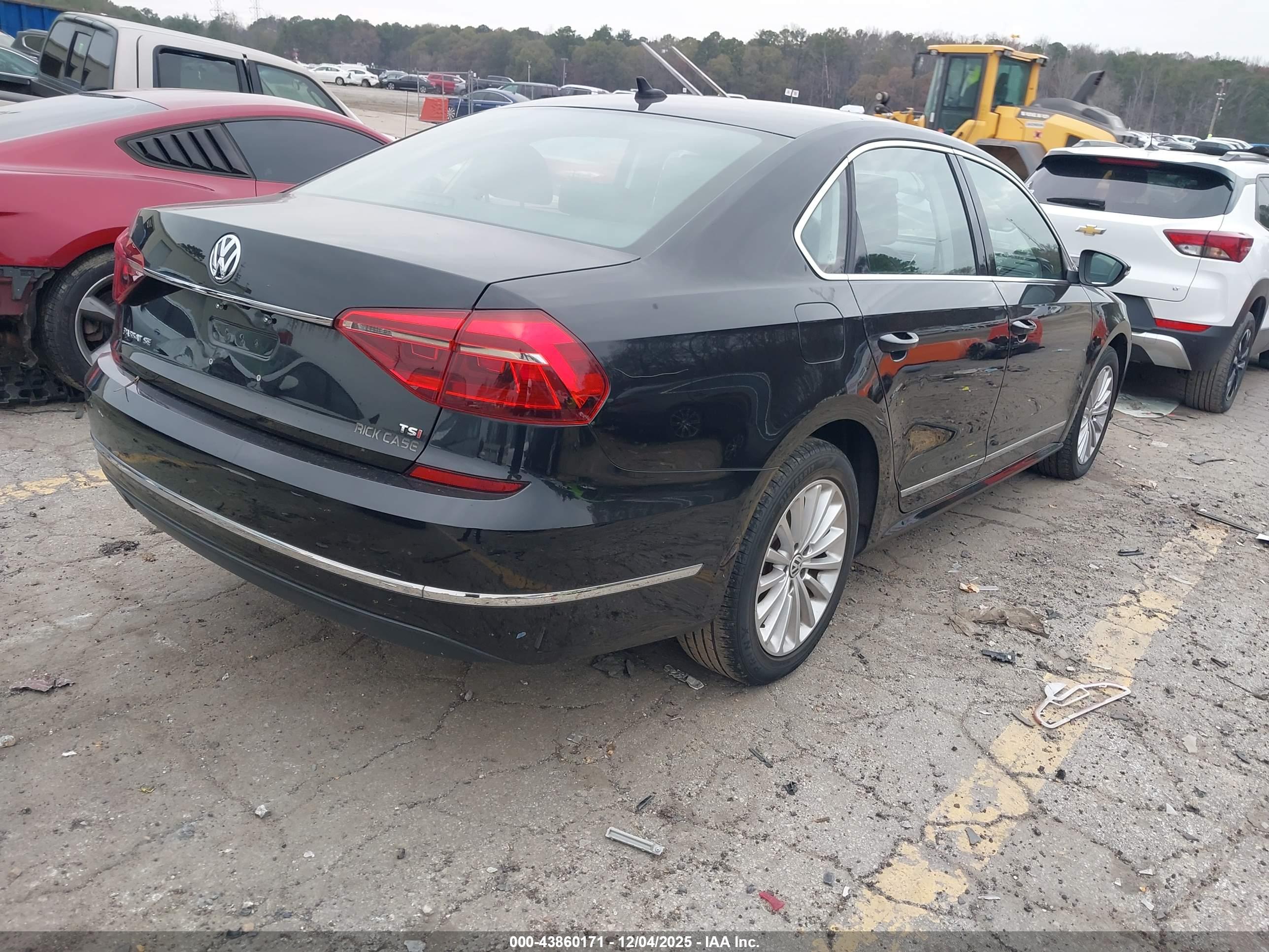 VOLKSWAGEN PASSAT image 4