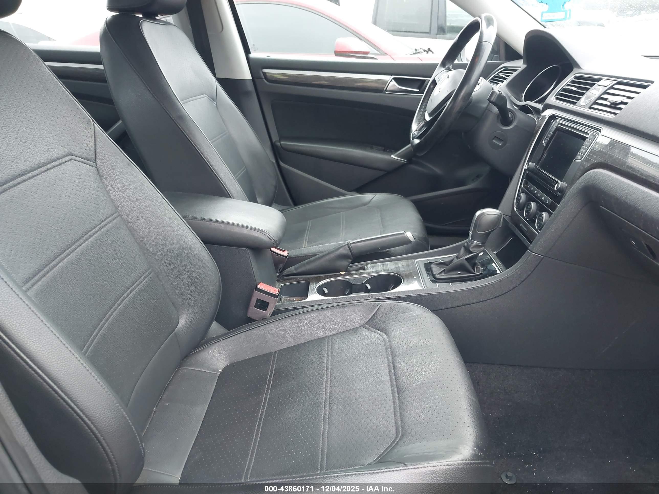 VOLKSWAGEN PASSAT image 5