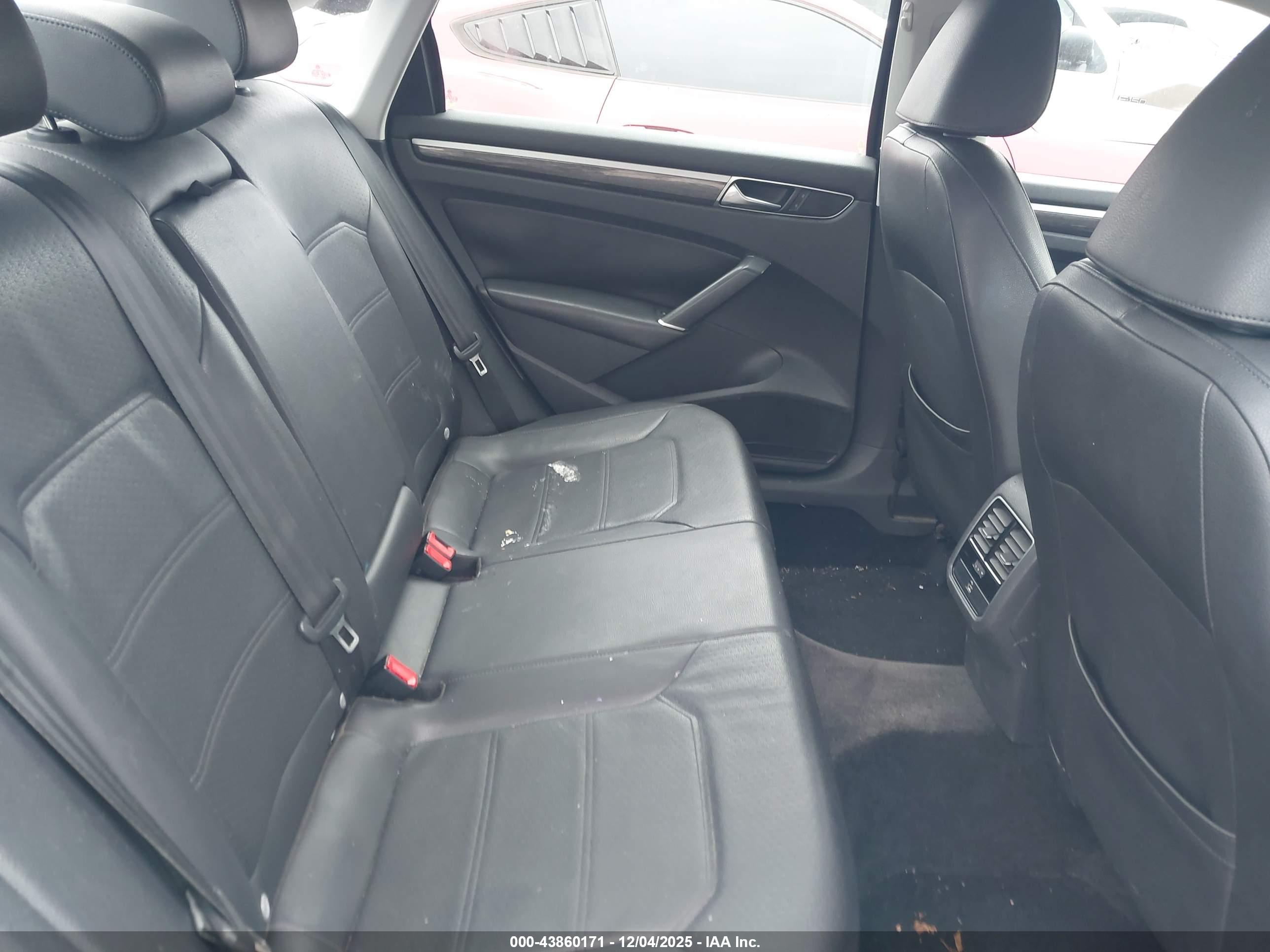 VOLKSWAGEN PASSAT image 8