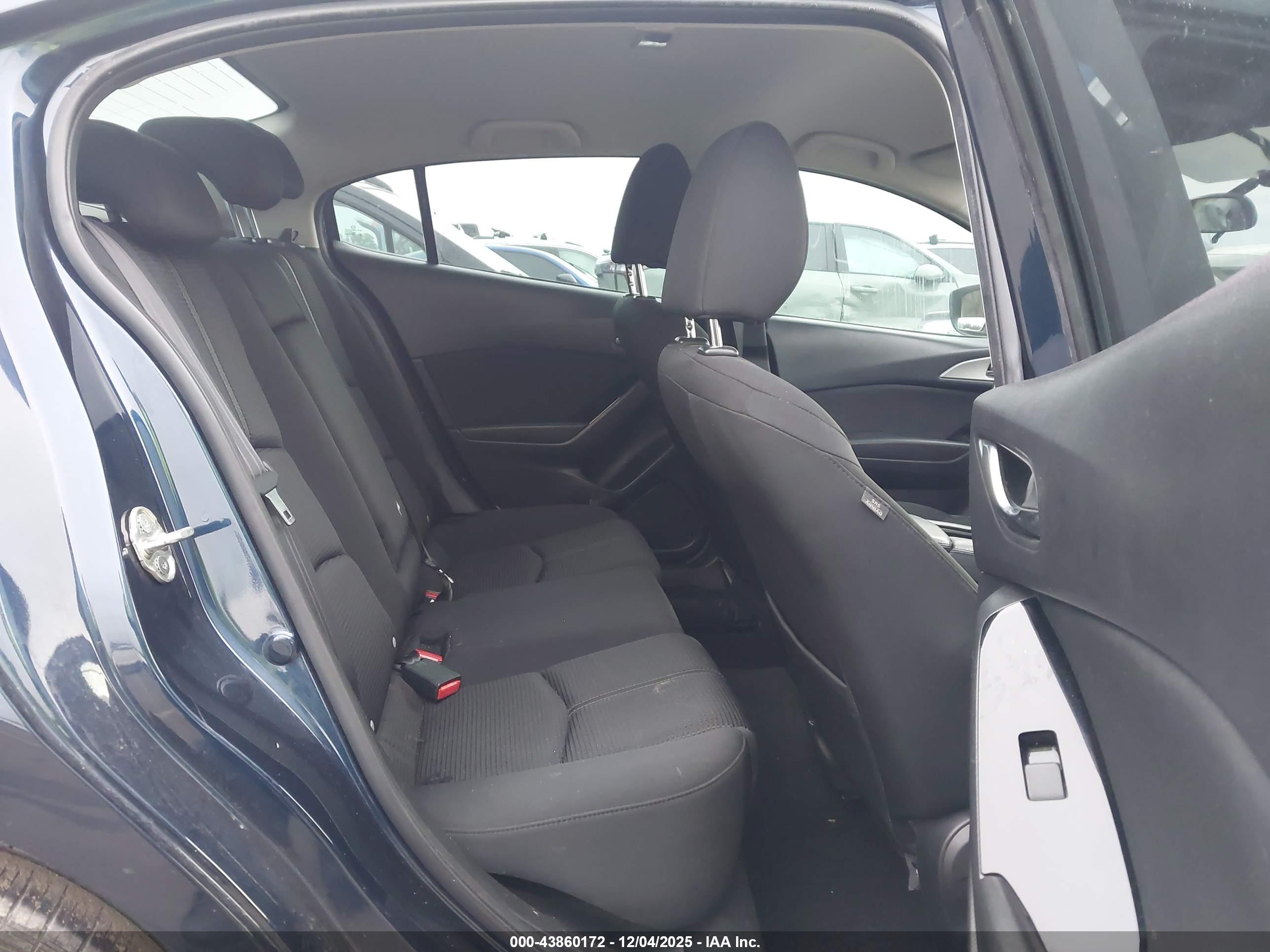 MAZDA MAZDA3 image 8