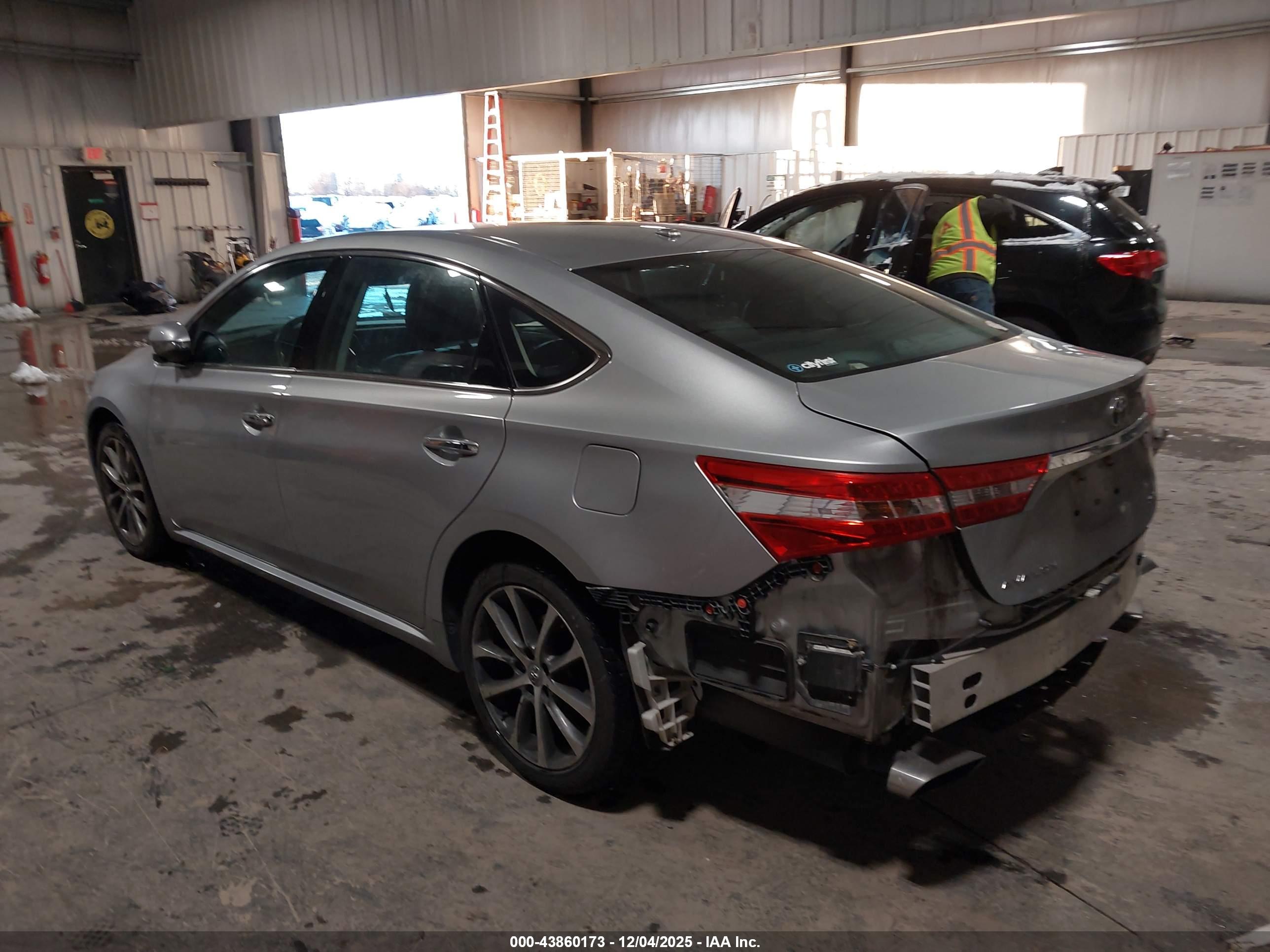 TOYOTA AVALON image 3