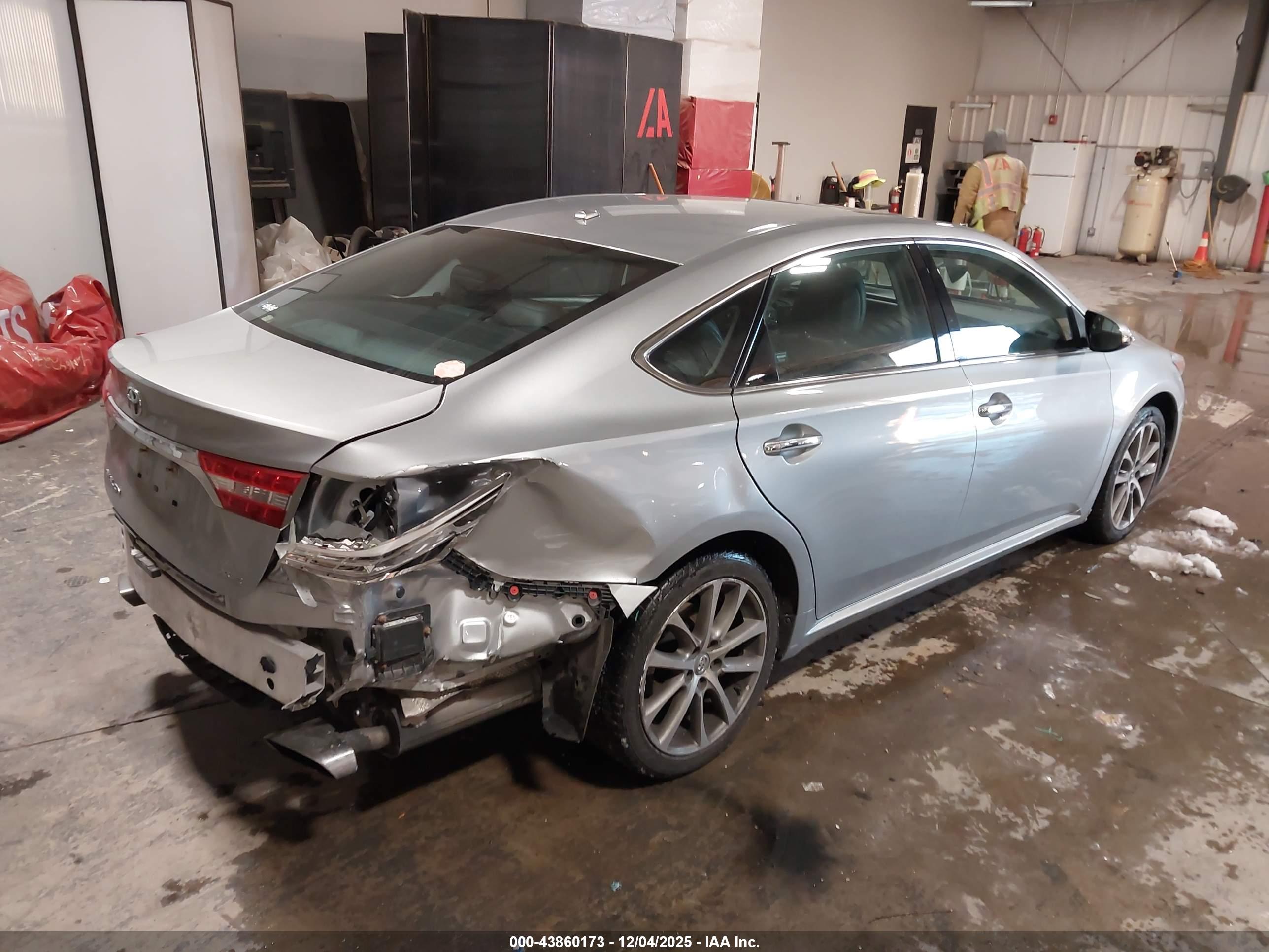 TOYOTA AVALON image 4