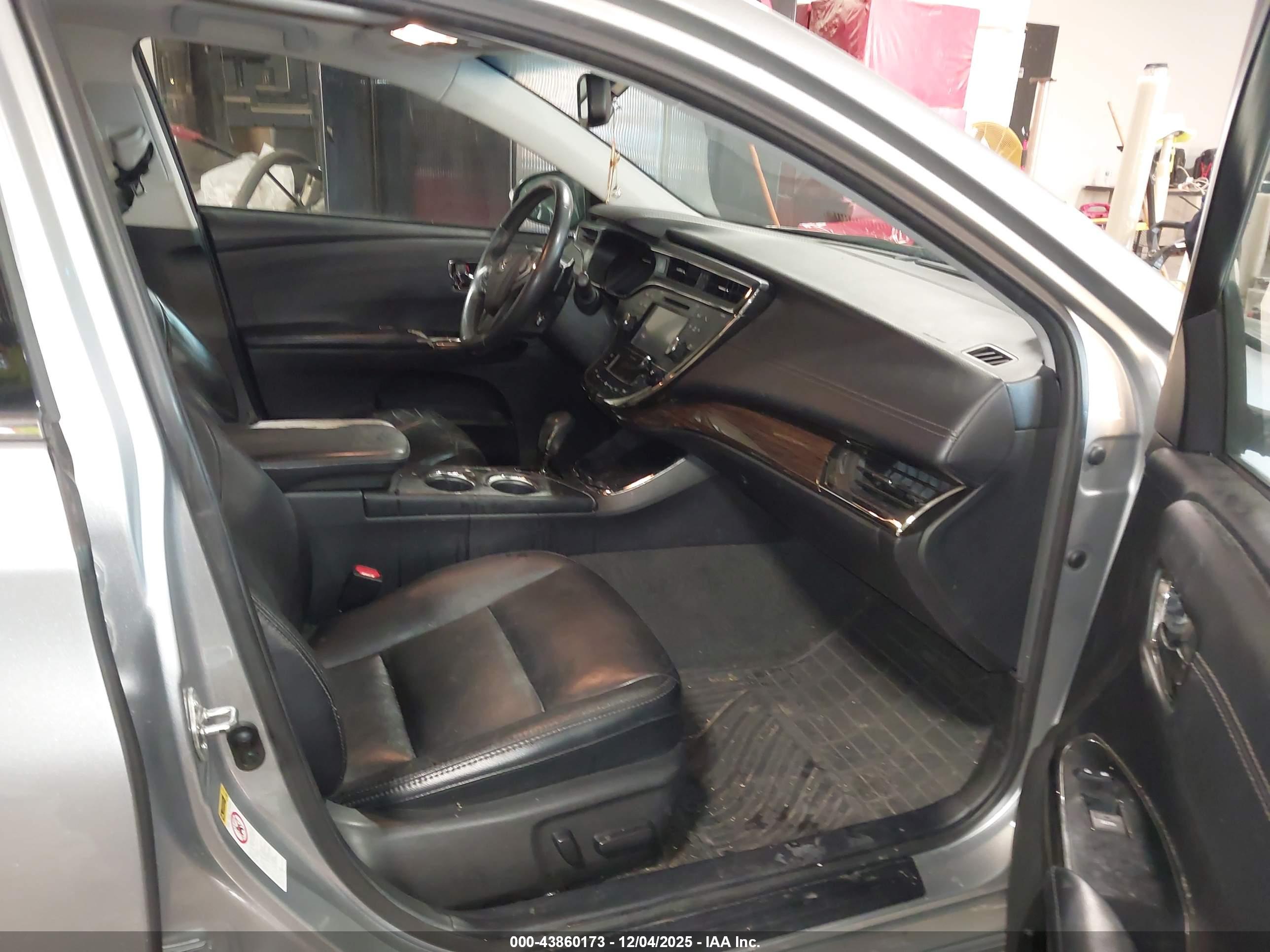 TOYOTA AVALON image 5