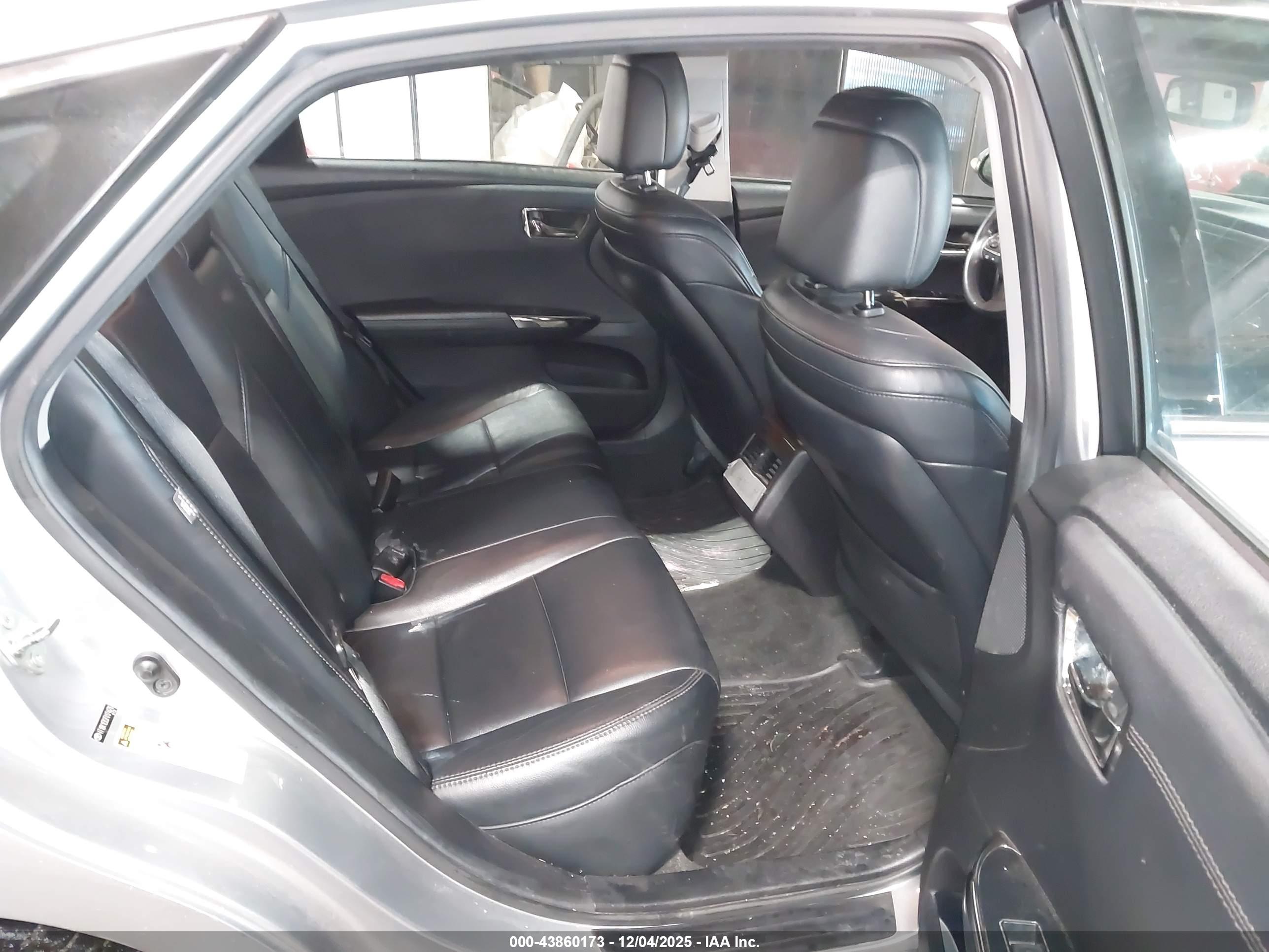TOYOTA AVALON image 8
