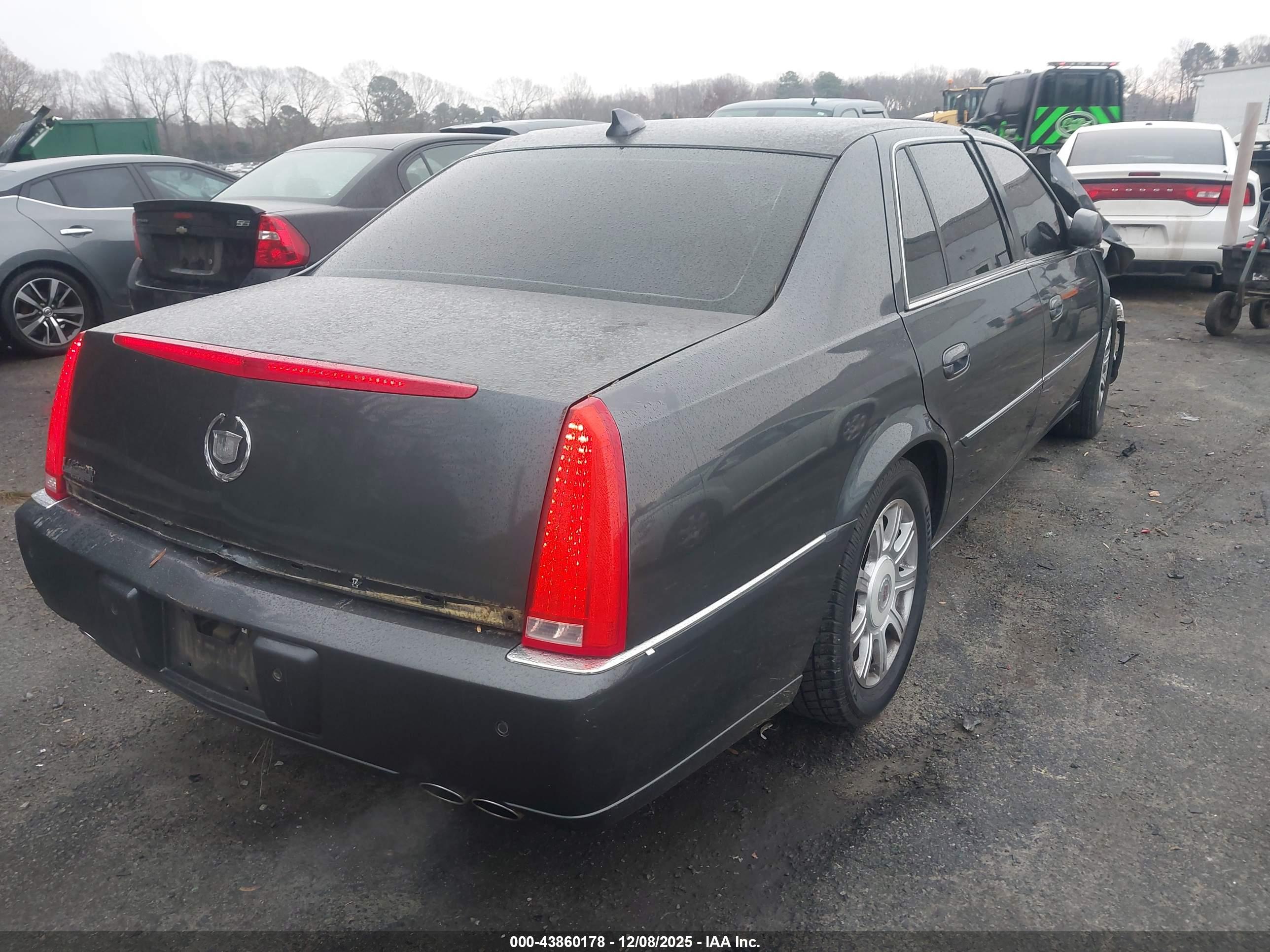 CADILLAC DTS image 4