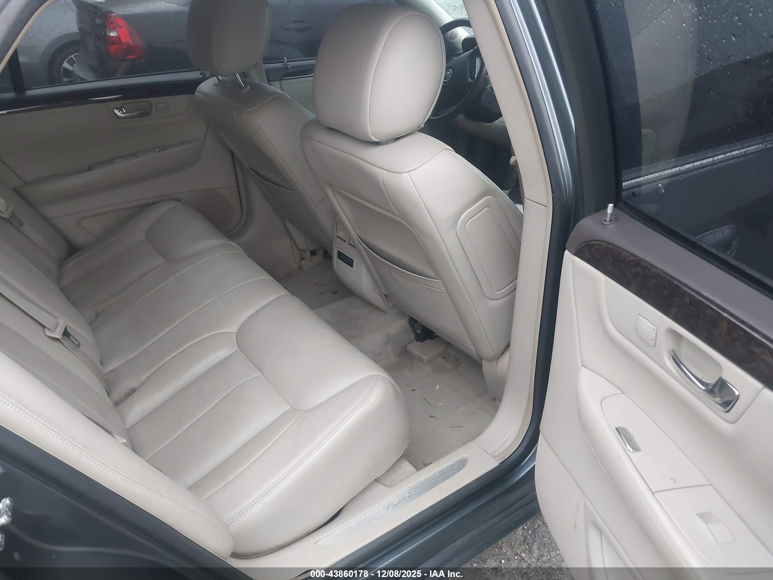 CADILLAC DTS image 8