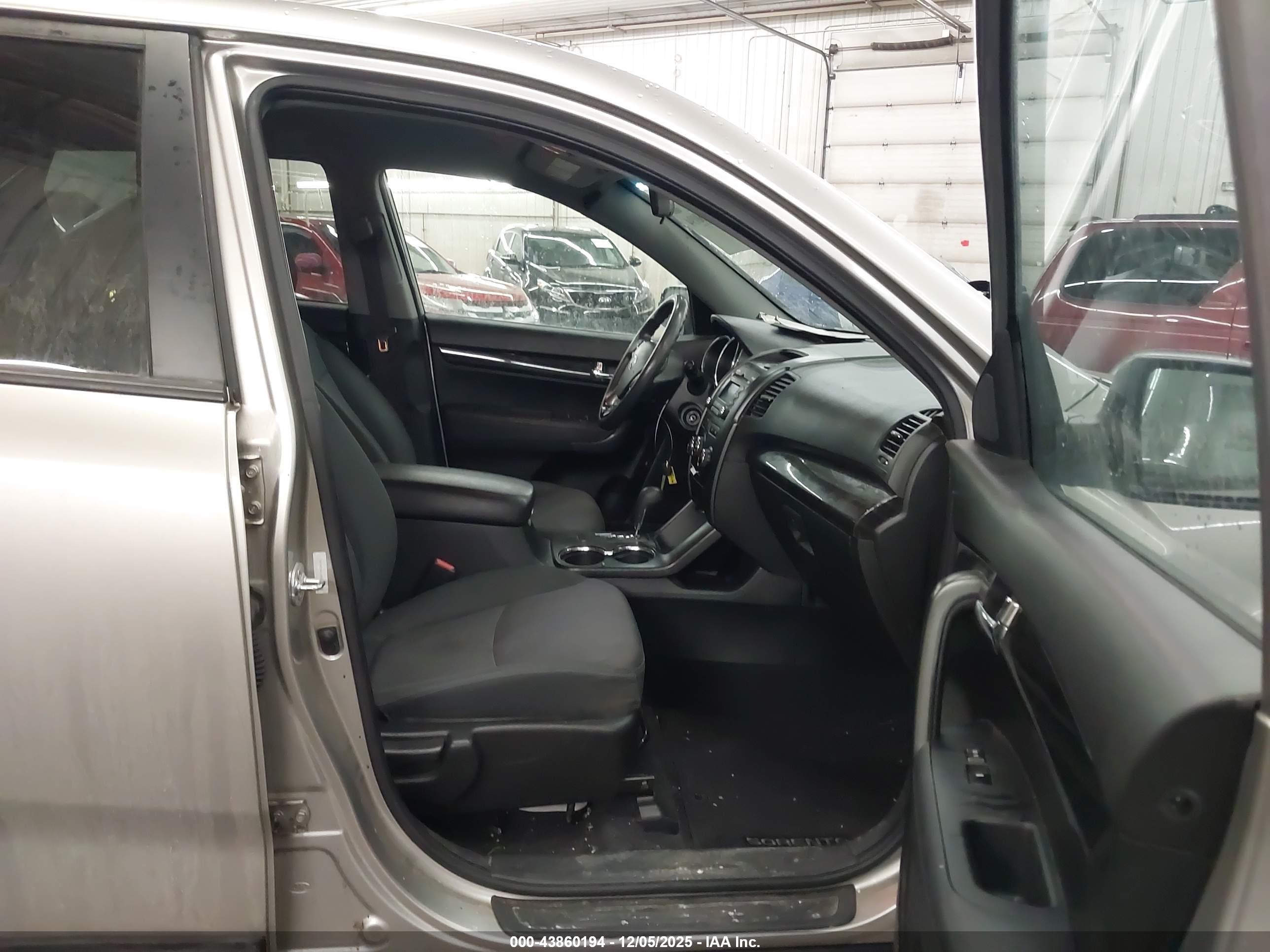 KIA SORENTO image 5