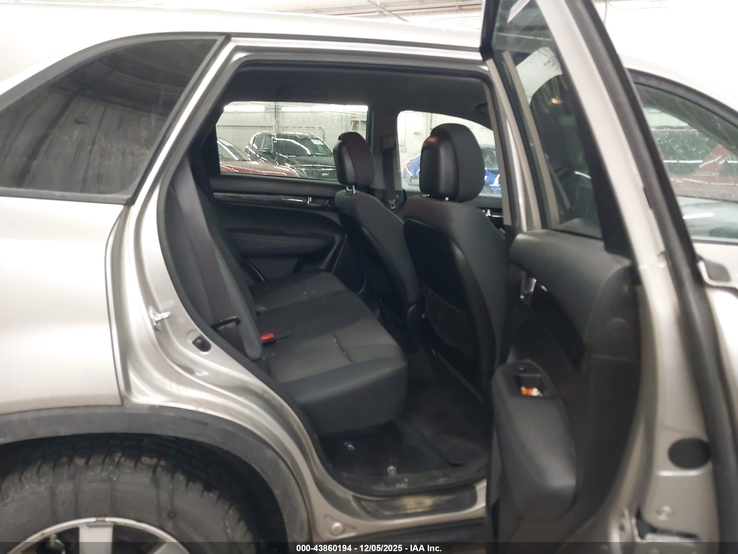 KIA SORENTO image 8
