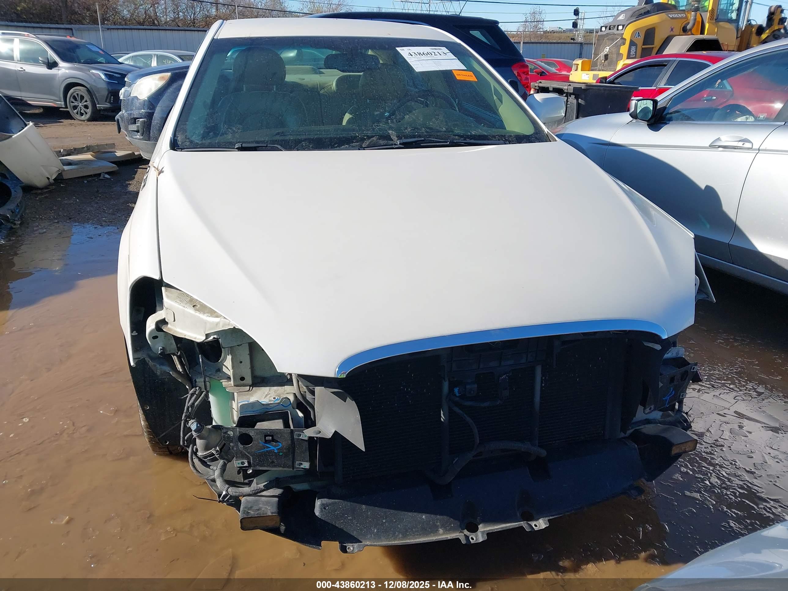 BUICK LUCERNE image 6