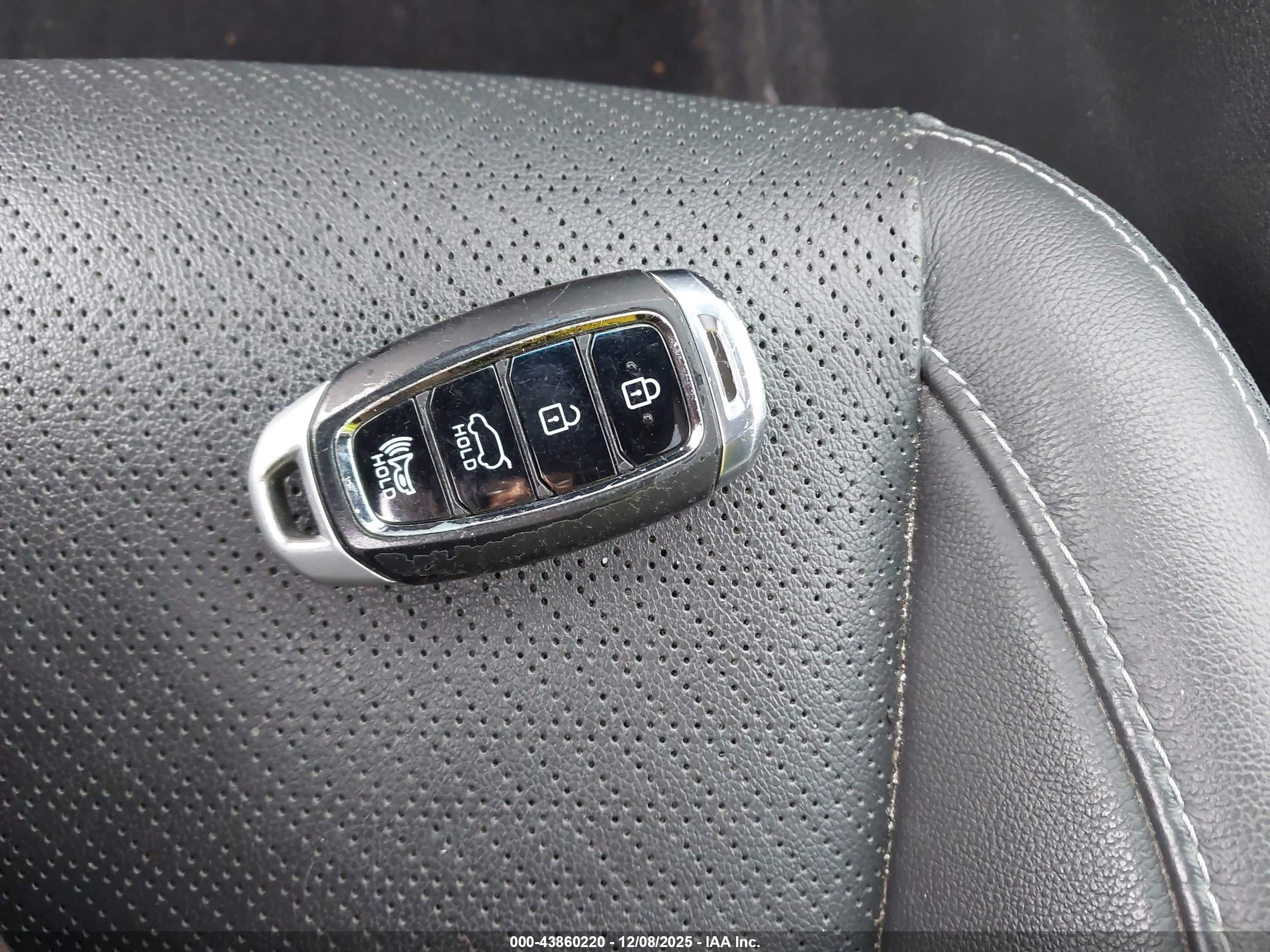 HYUNDAI KONA image 11