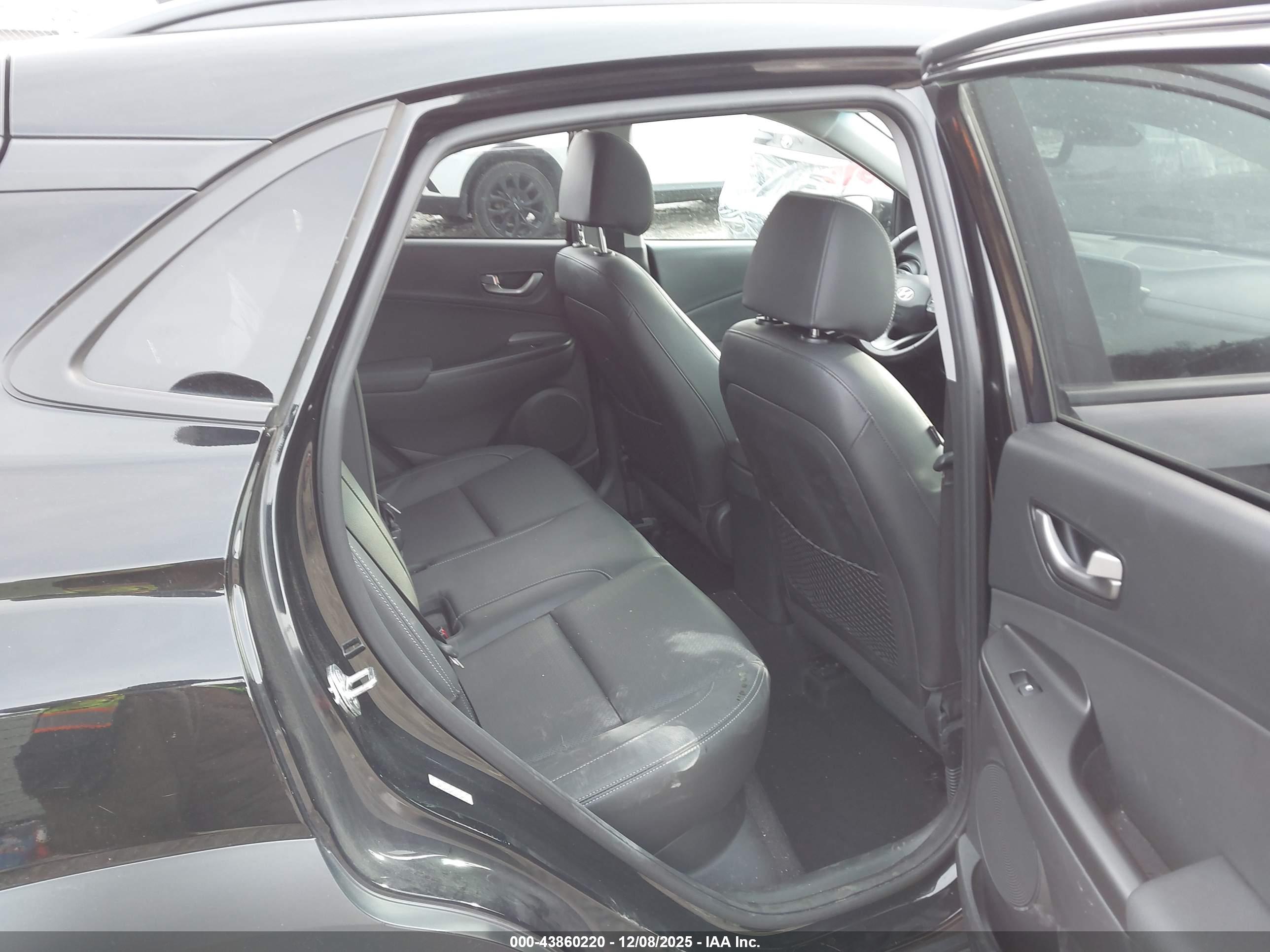 HYUNDAI KONA image 8