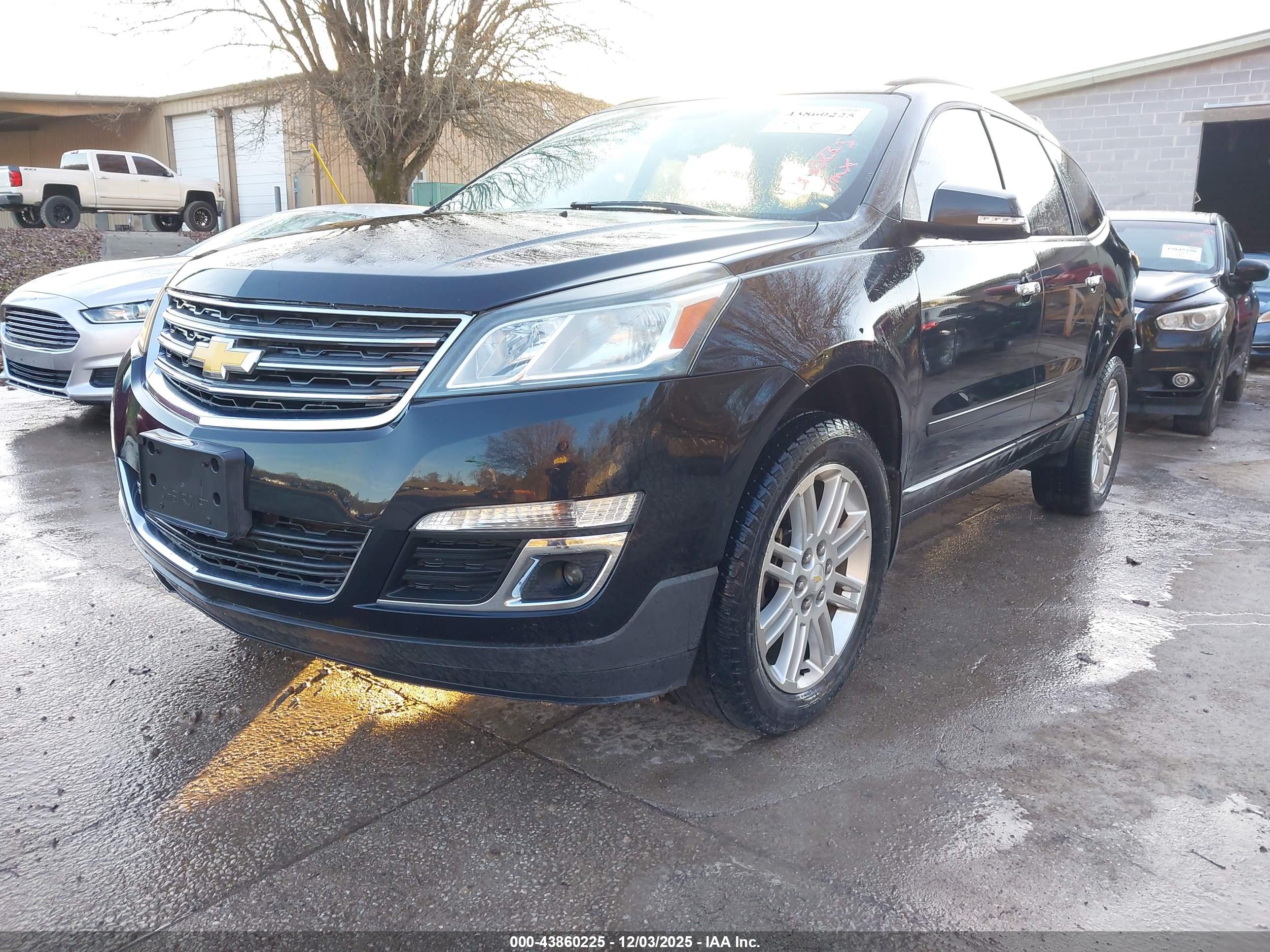CHEVROLET TRAVERSE image 2