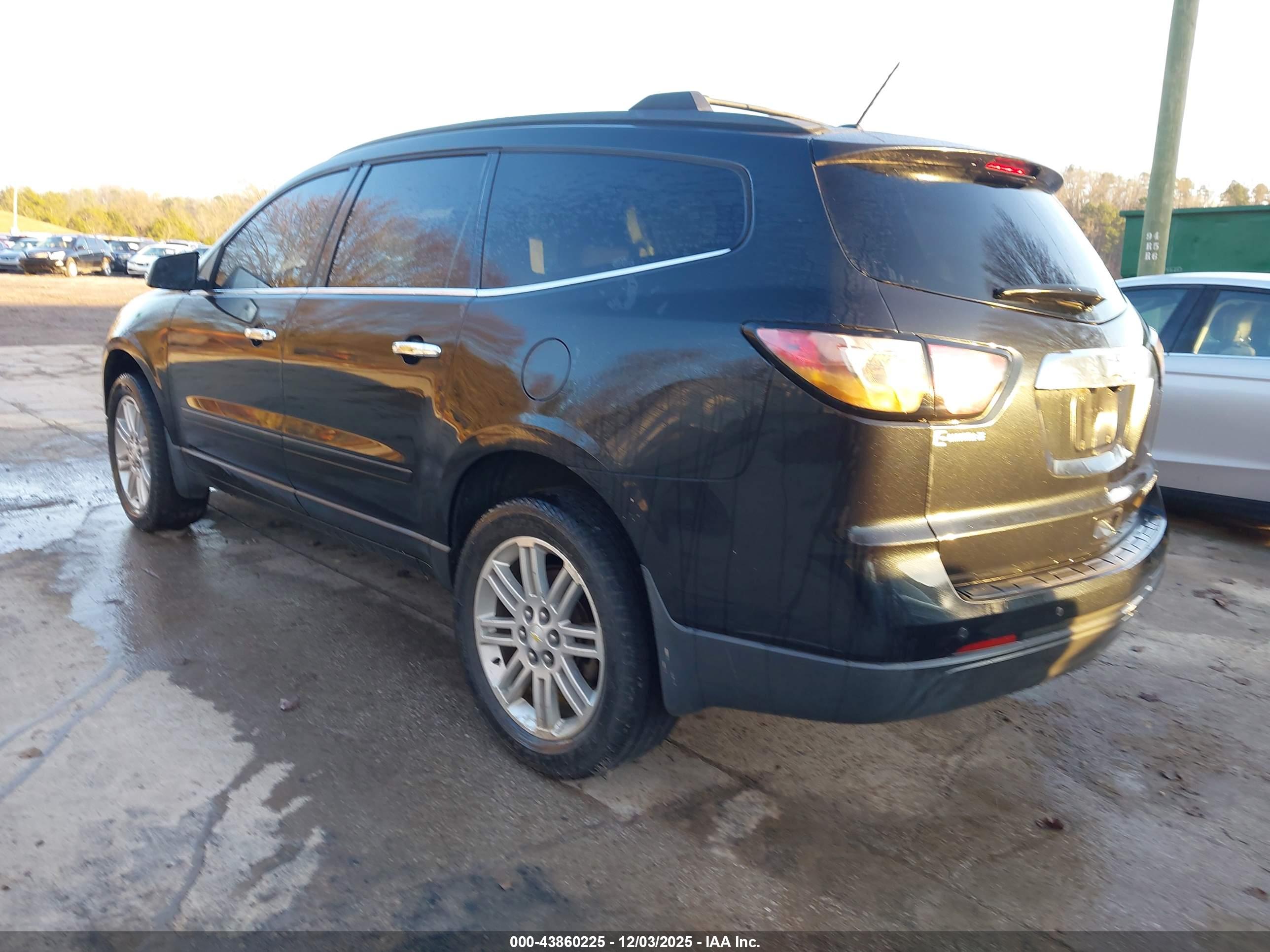 CHEVROLET TRAVERSE image 3