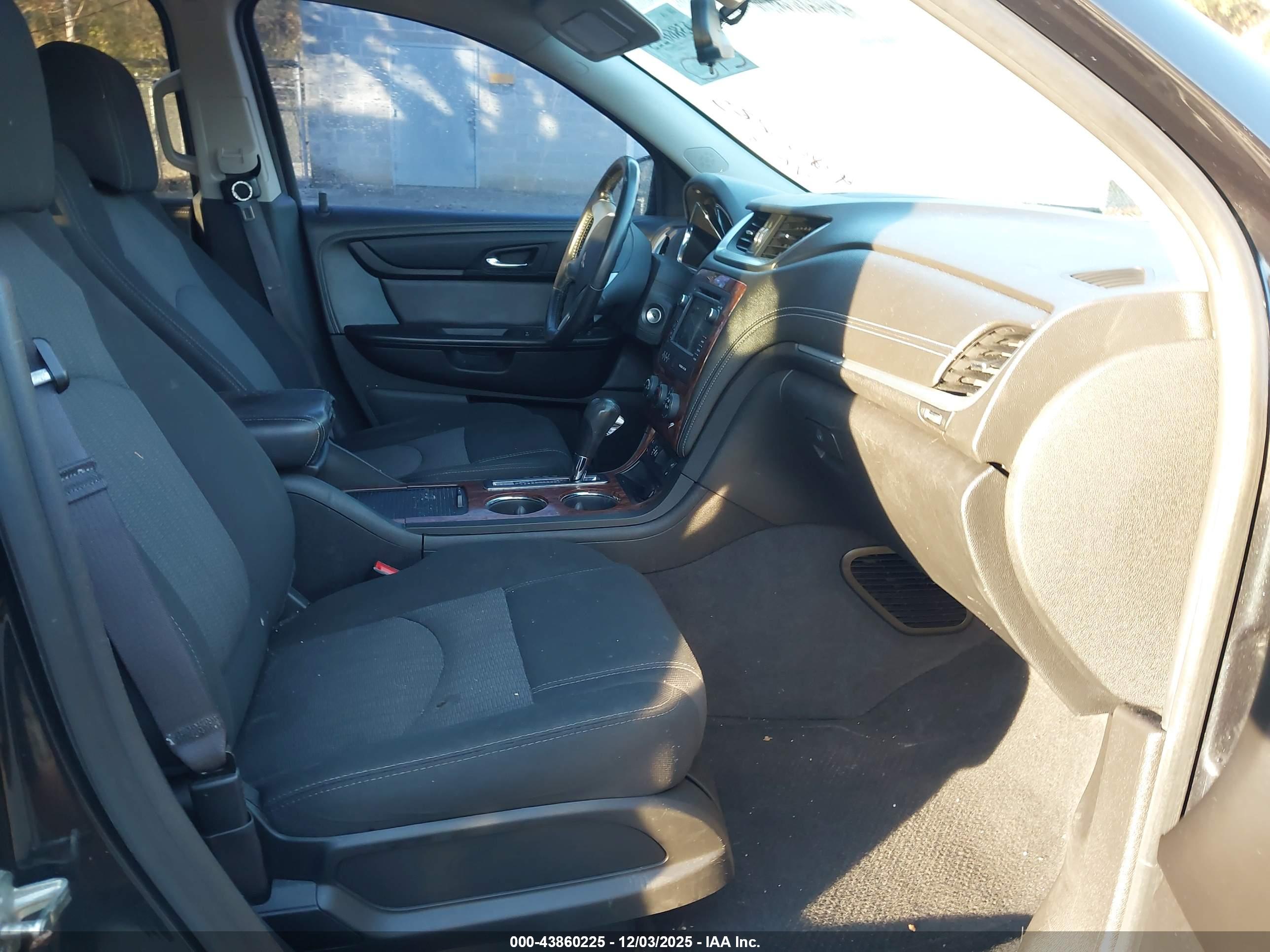 CHEVROLET TRAVERSE image 5