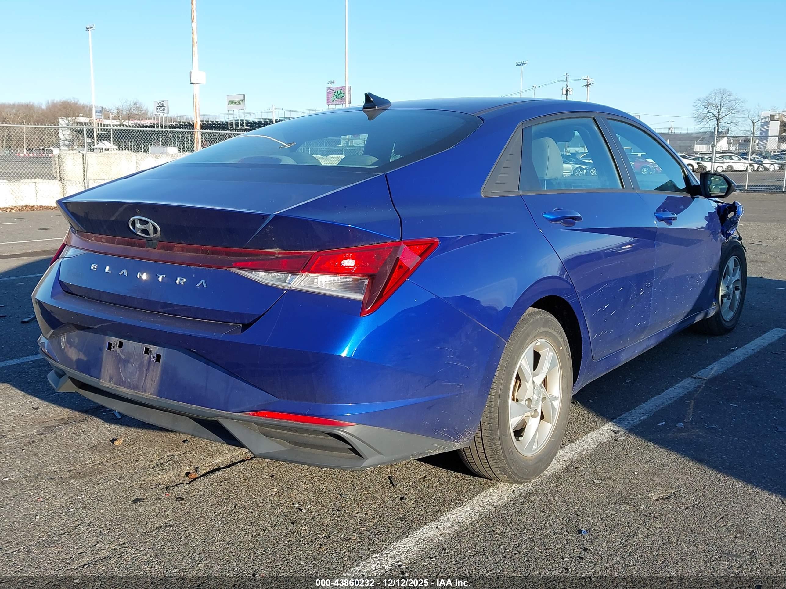 HYUNDAI ELANTRA image 4
