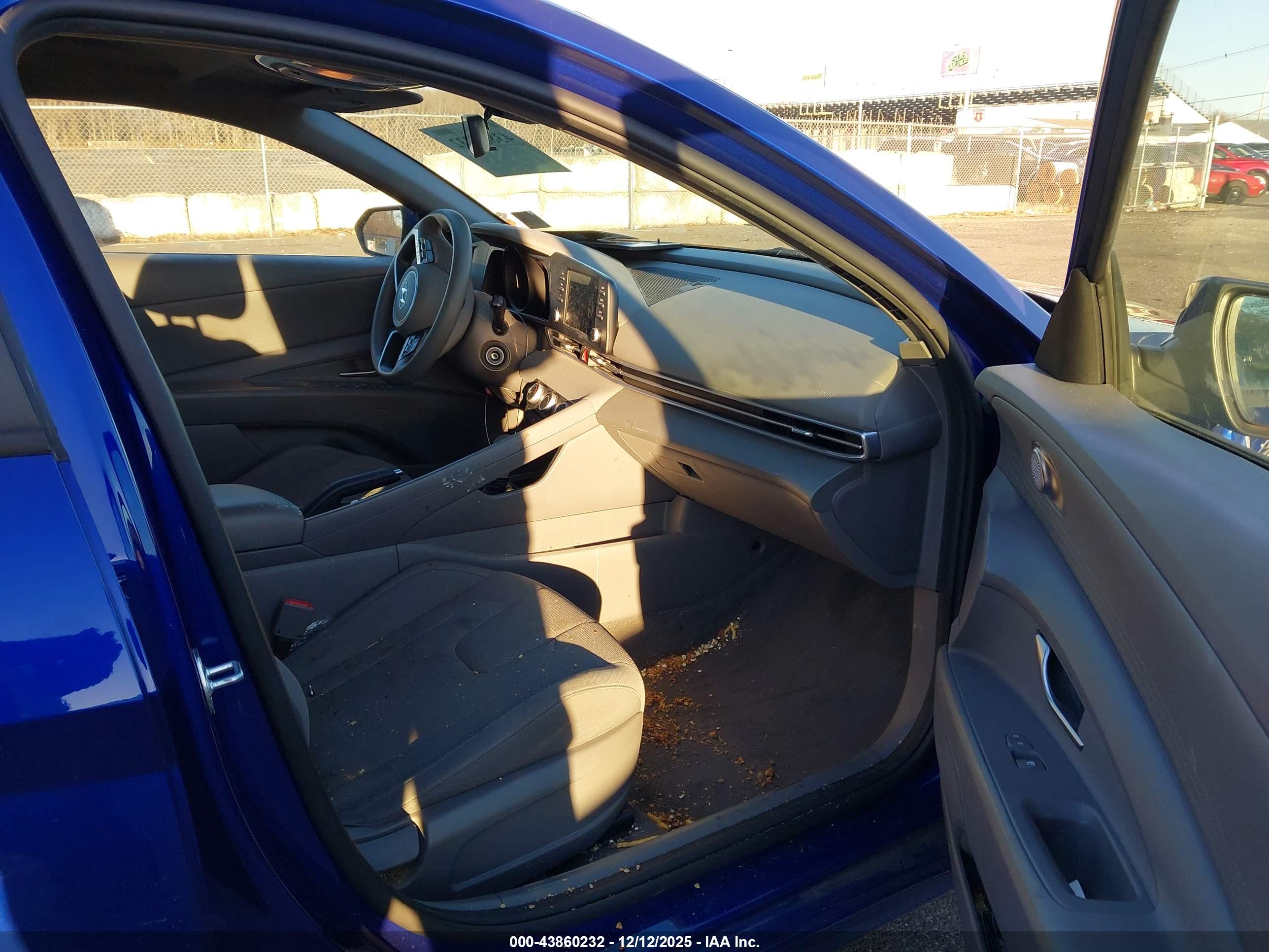HYUNDAI ELANTRA image 5
