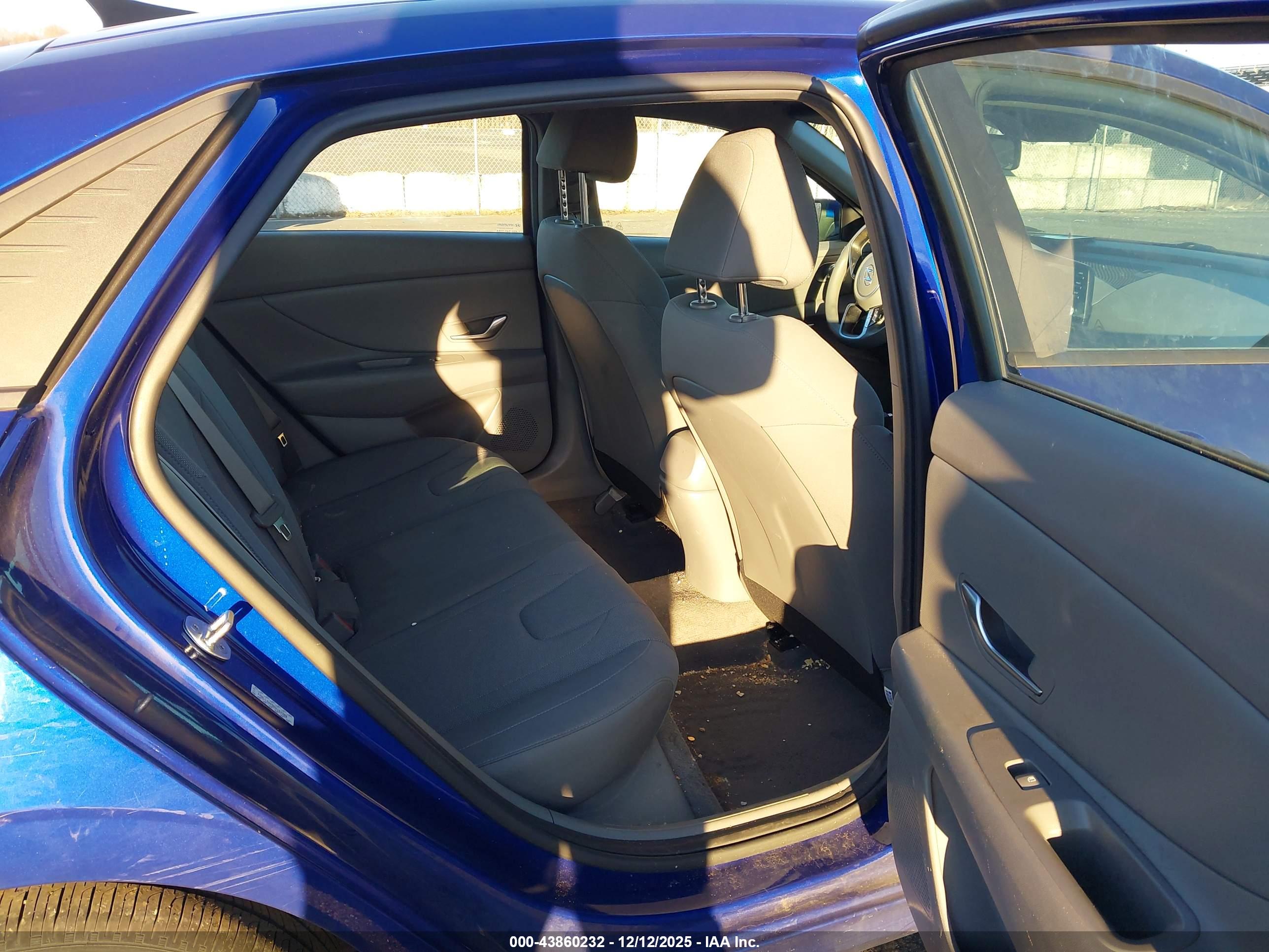 HYUNDAI ELANTRA image 8