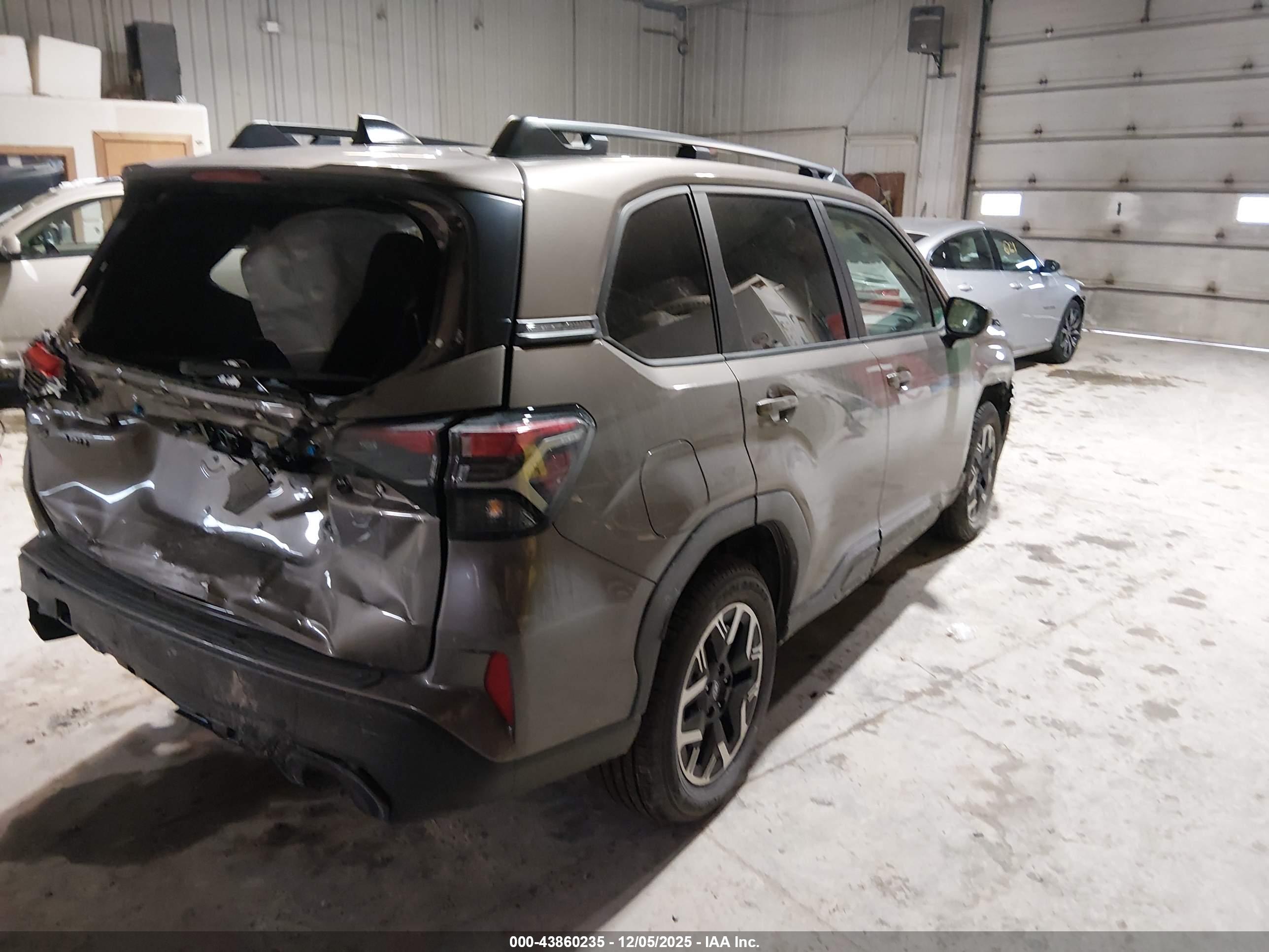 SUBARU FORESTER image 4