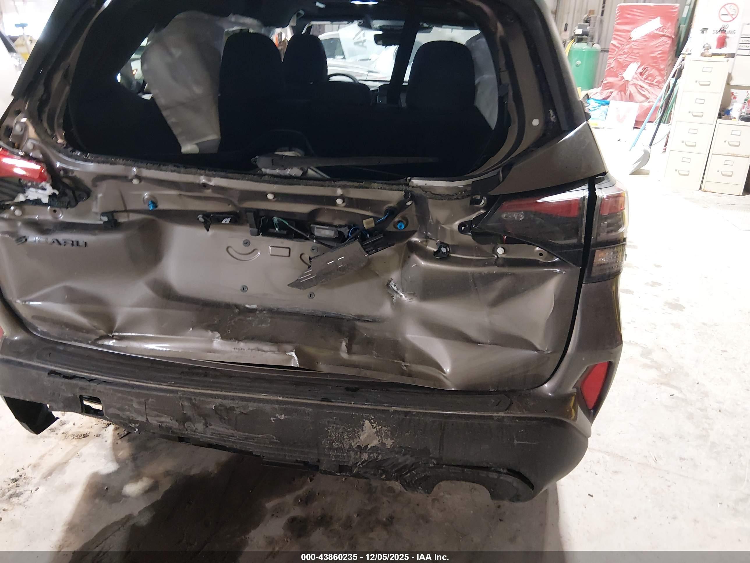 SUBARU FORESTER image 6