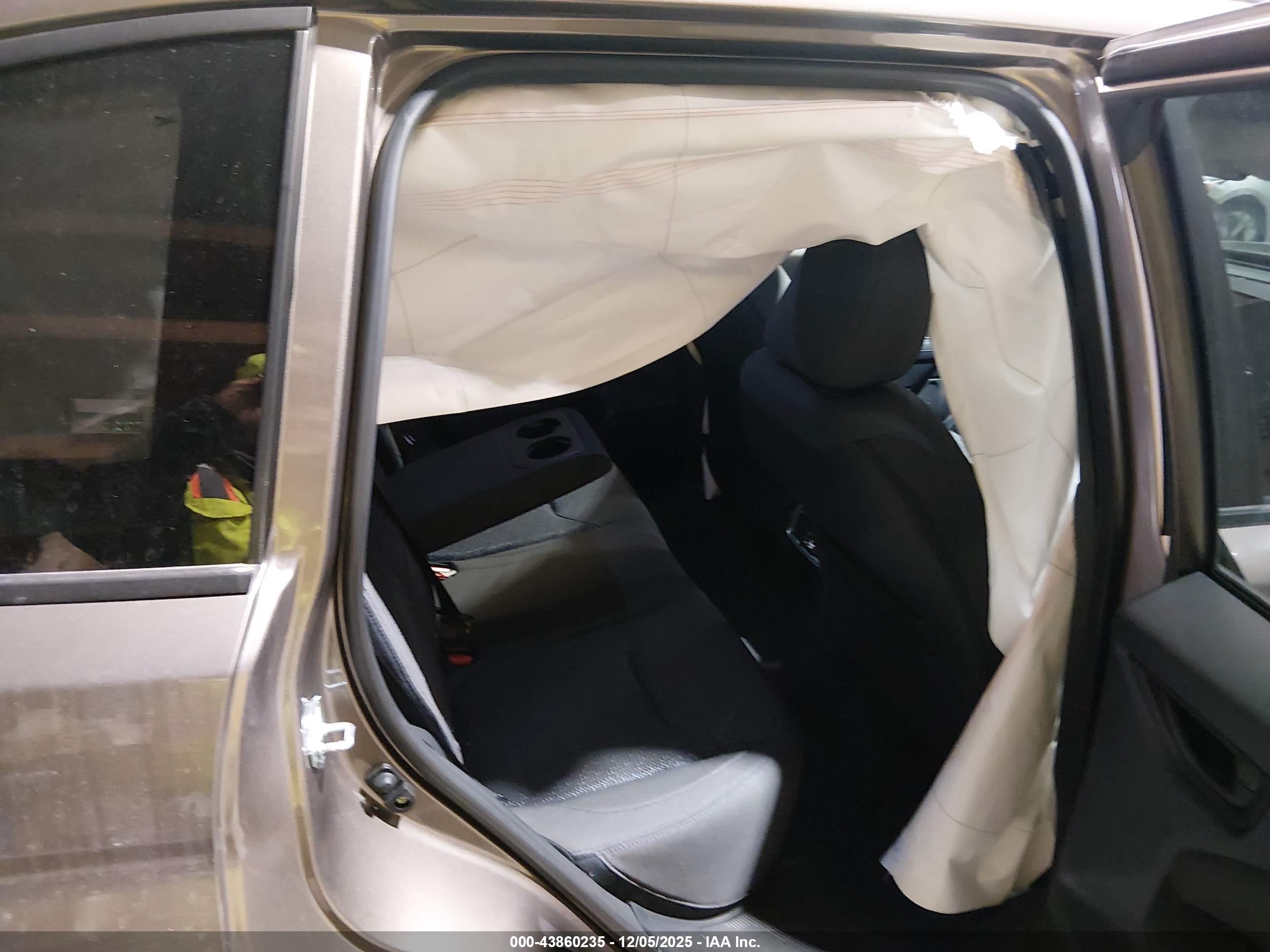 SUBARU FORESTER image 8