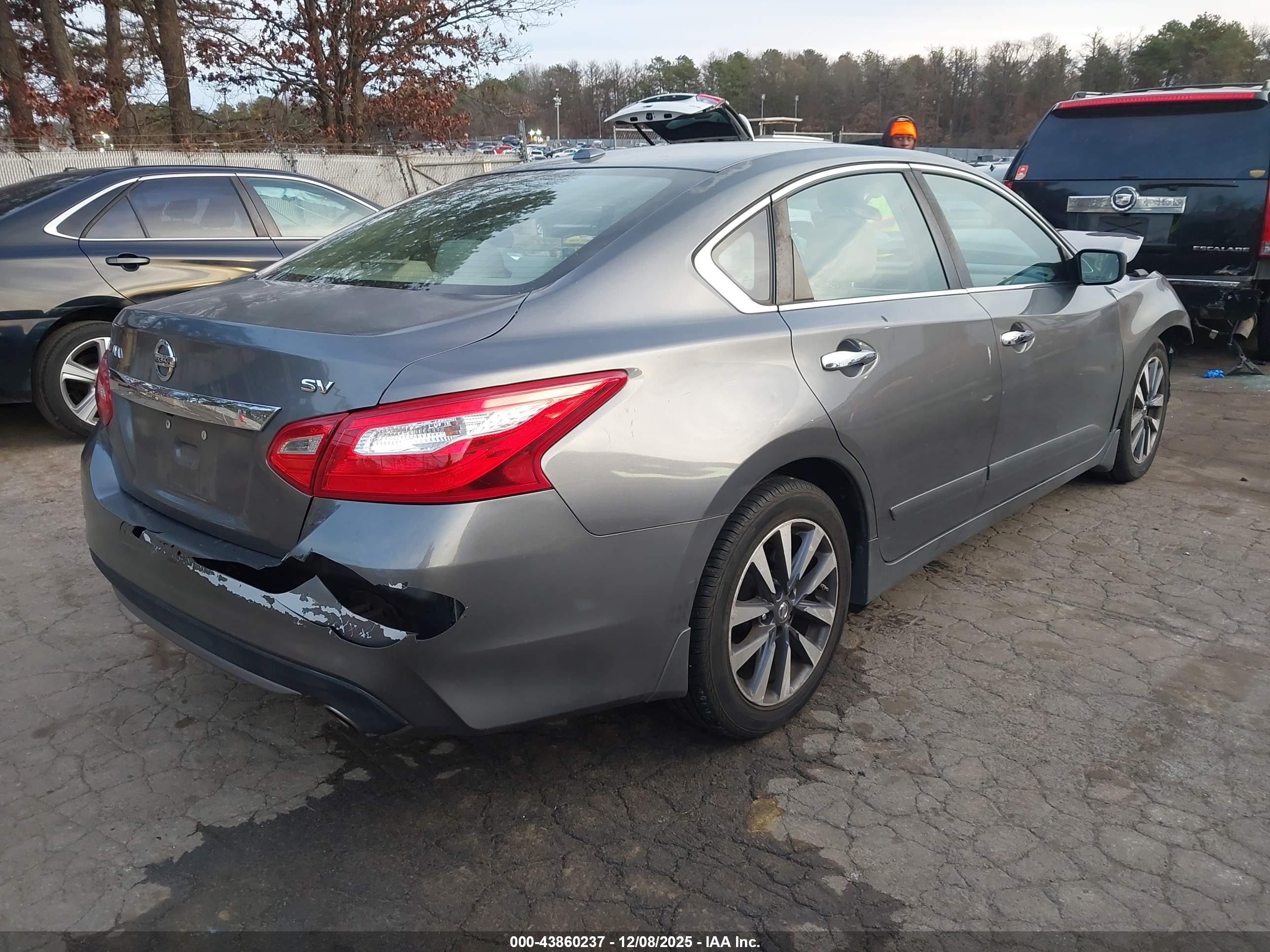 NISSAN ALTIMA image 4