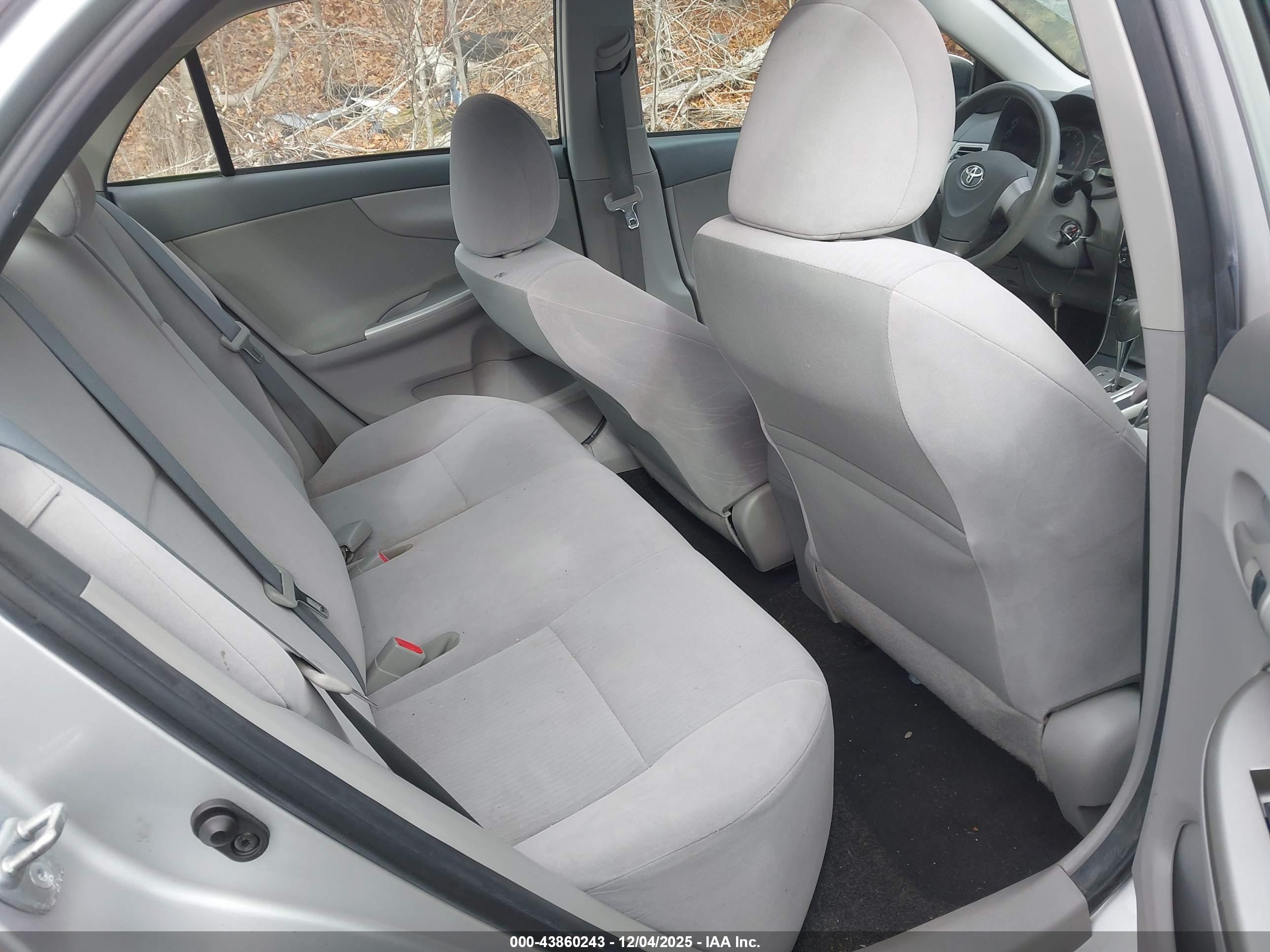 TOYOTA COROLLA image 8